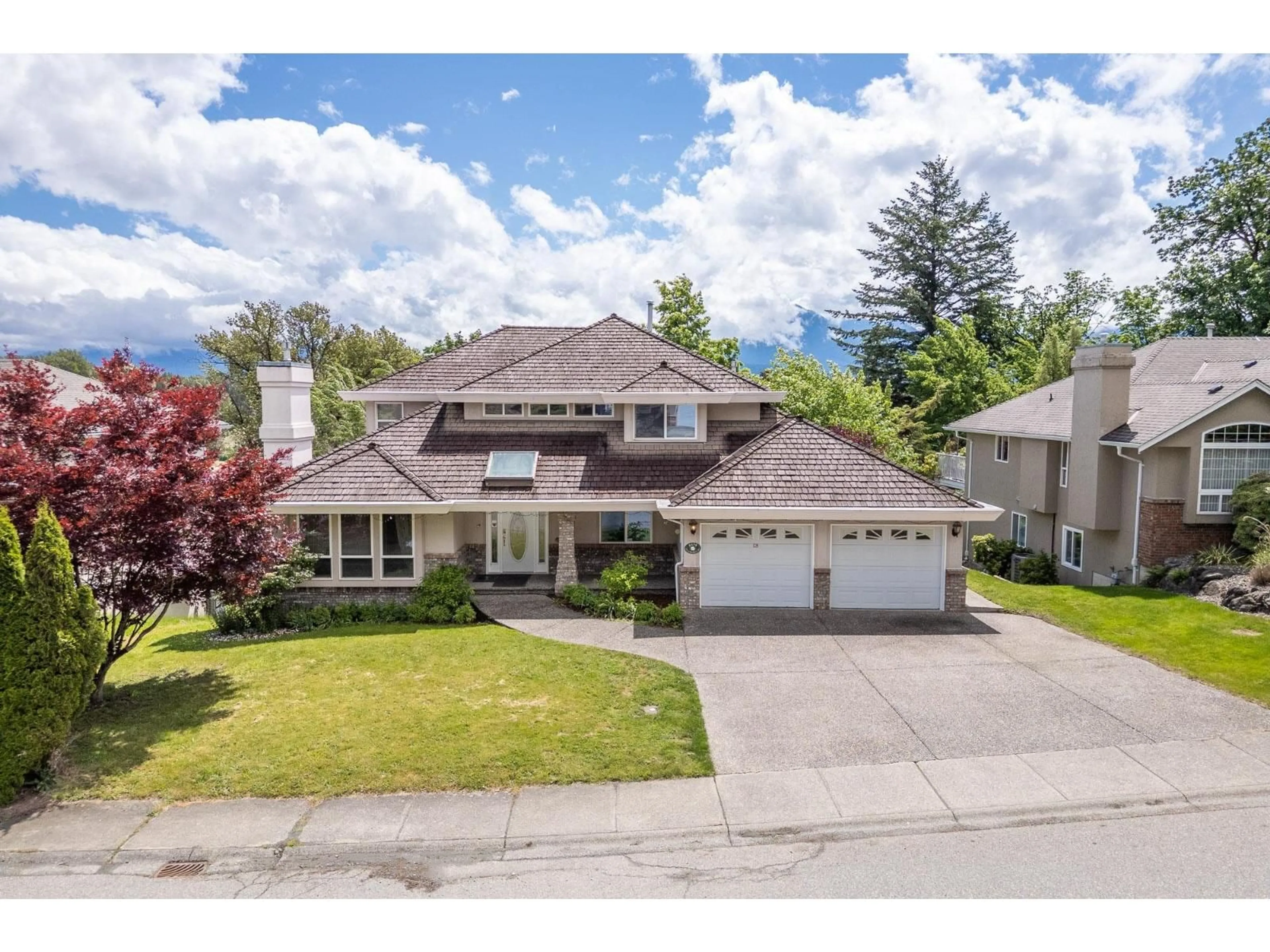 A pic from outside/outdoor area/front of a property/back of a property/a pic from drone, street for 8678 SUNBURST PLACE, Chilliwack British Columbia V2R3J1