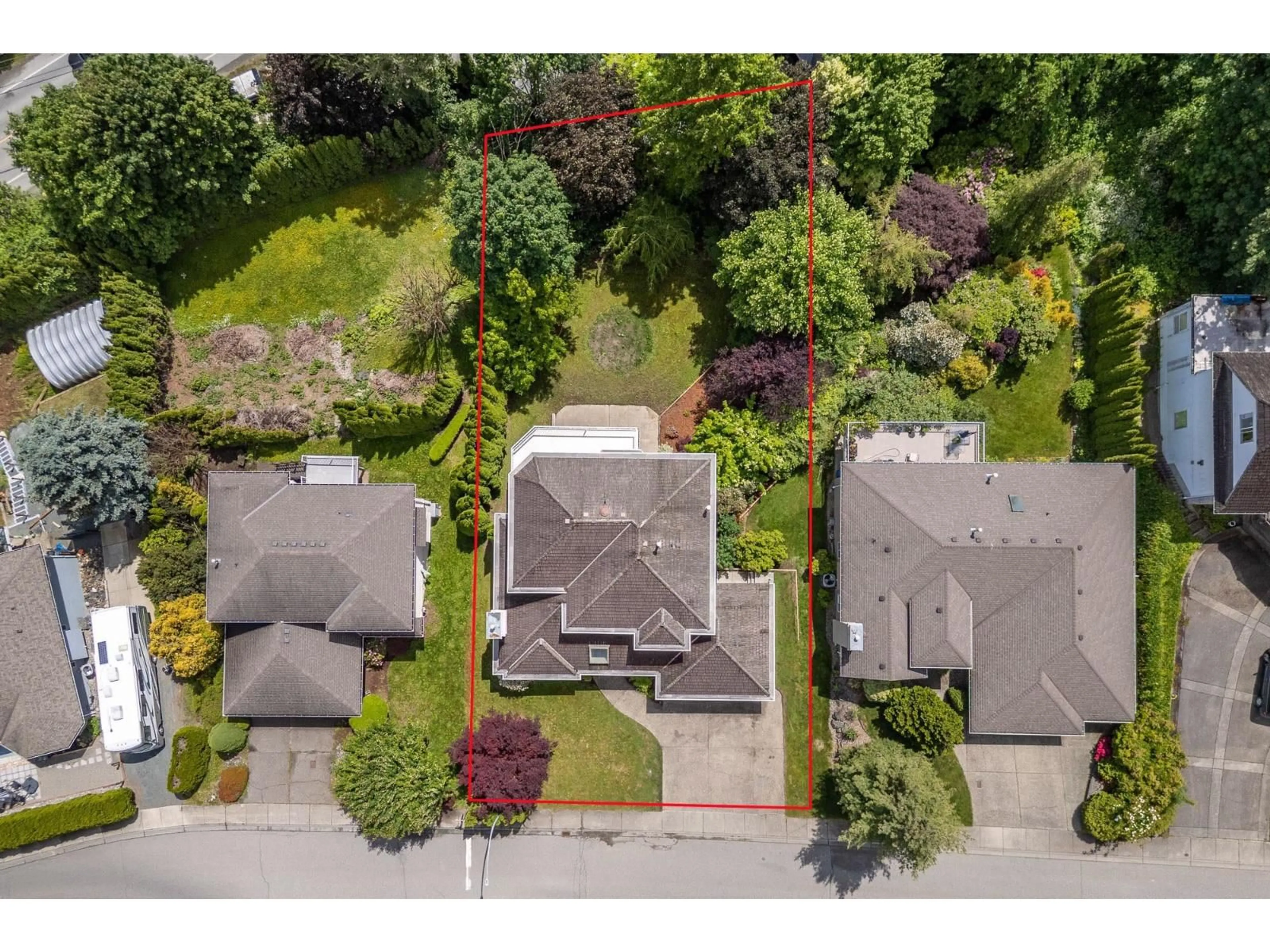A pic from outside/outdoor area/front of a property/back of a property/a pic from drone, street for 8678 SUNBURST PLACE, Chilliwack British Columbia V2R3J1