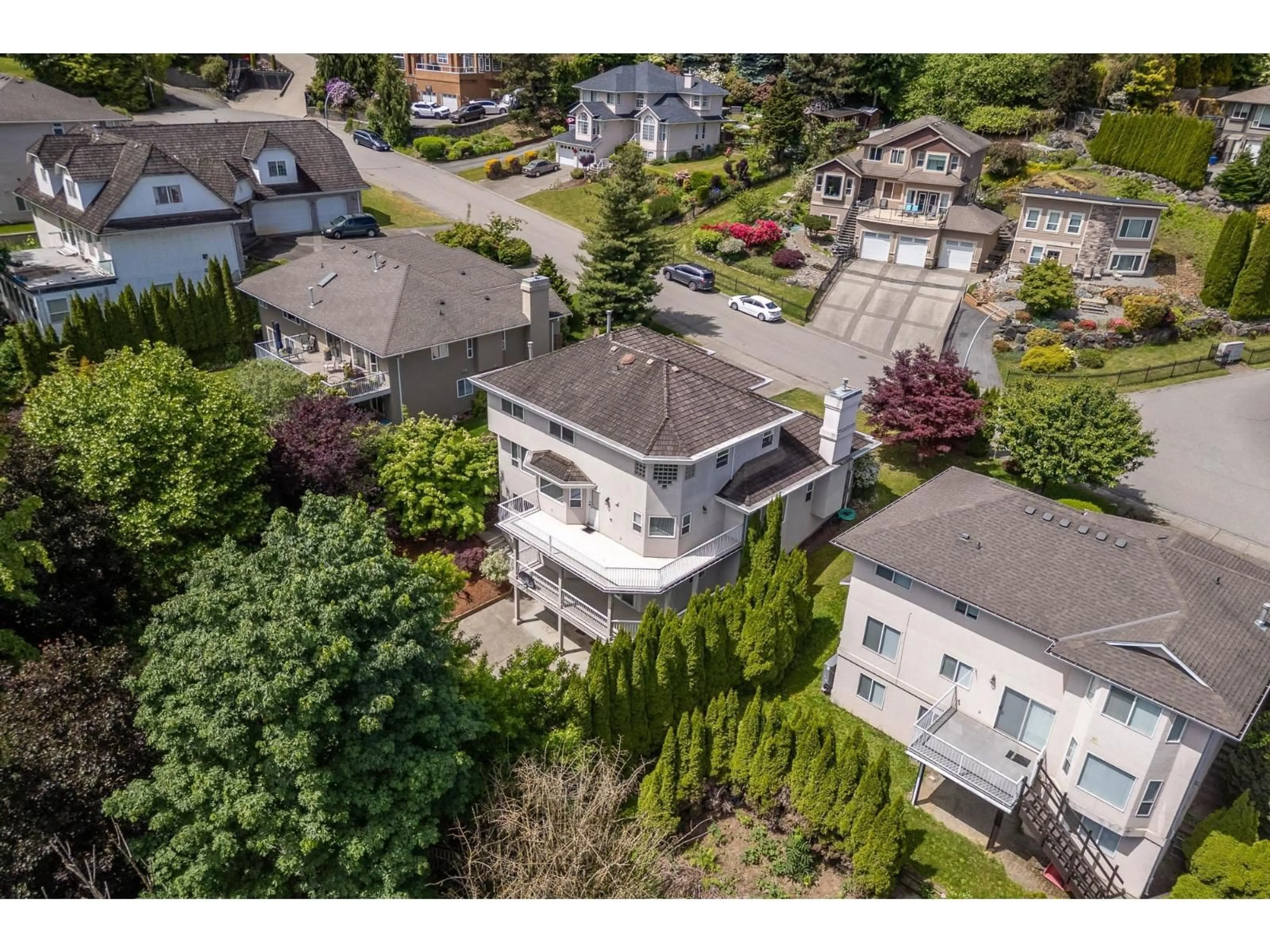 A pic from outside/outdoor area/front of a property/back of a property/a pic from drone, street for 8678 SUNBURST PLACE, Chilliwack British Columbia V2R3J1
