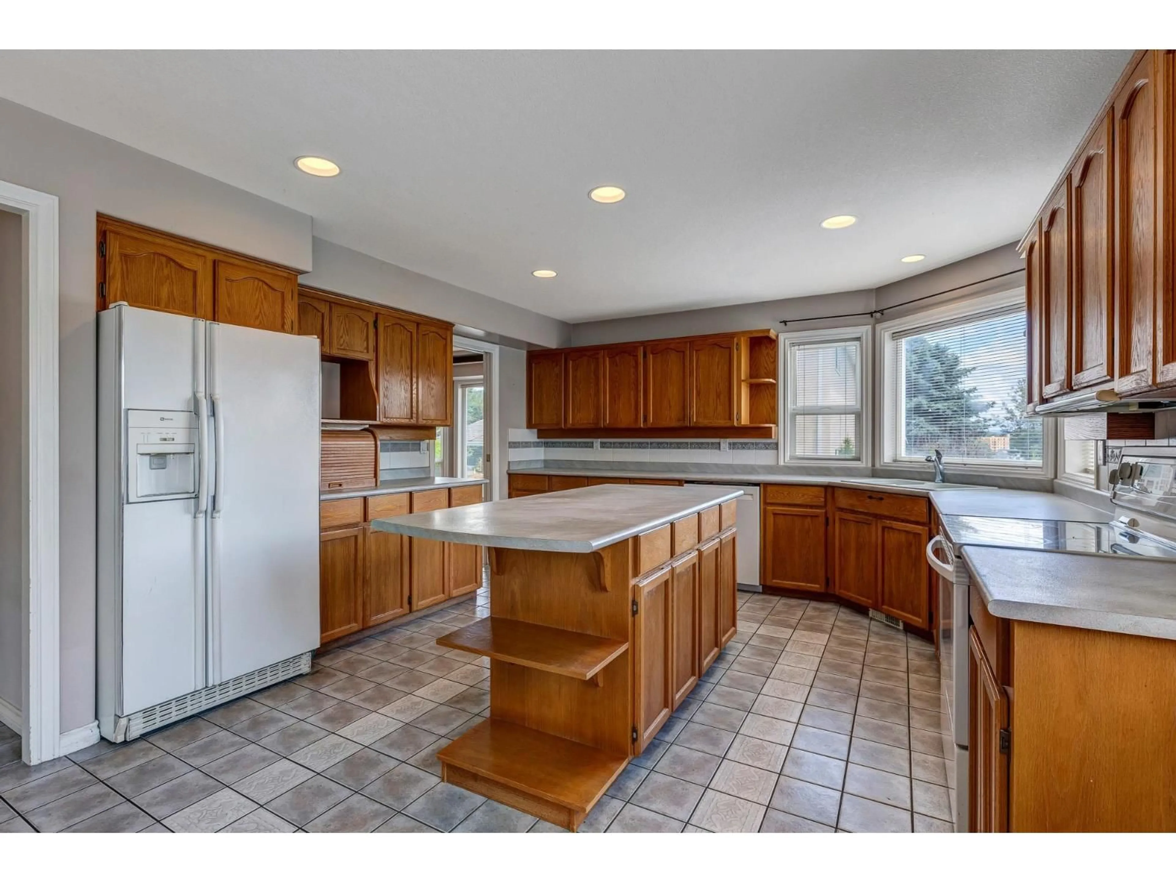 Open concept kitchen, ceramic/tile floor for 8678 SUNBURST PLACE, Chilliwack British Columbia V2R3J1