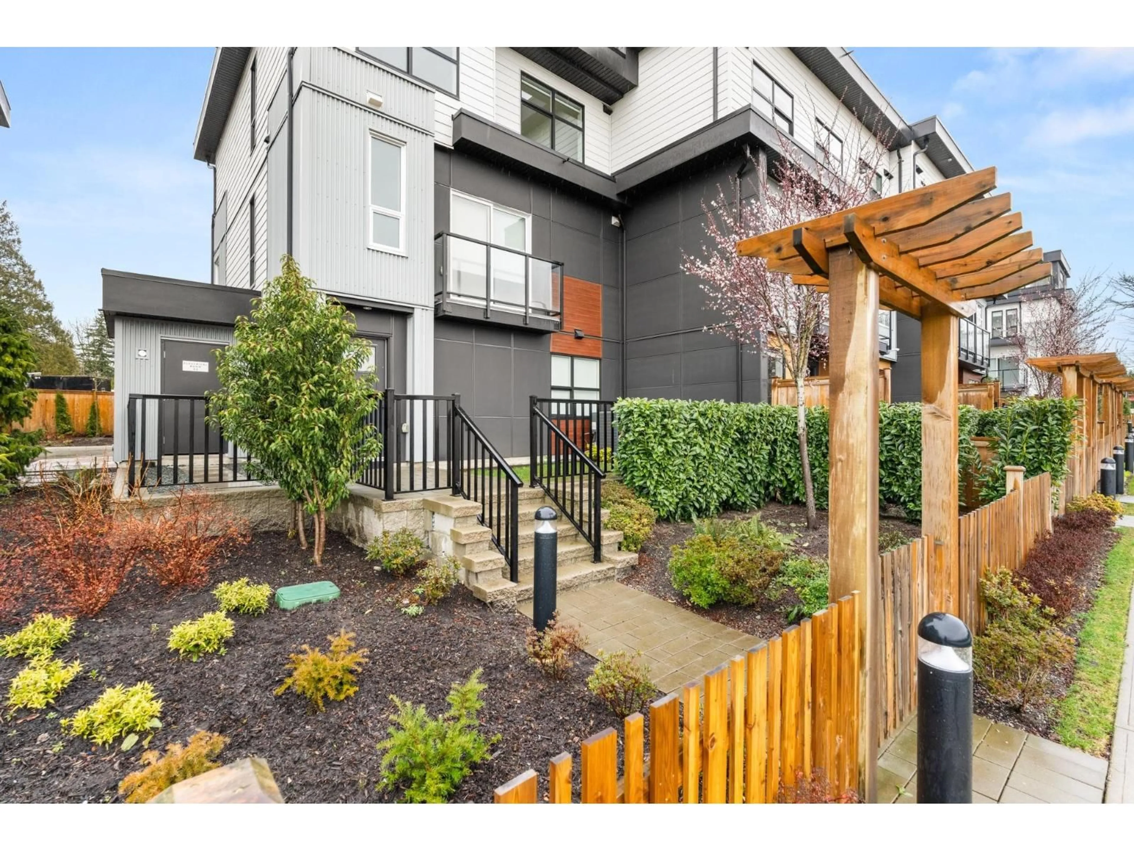 Patio, street for 14 - 20335 70A AVENUE, Langley British Columbia V2Y1S8