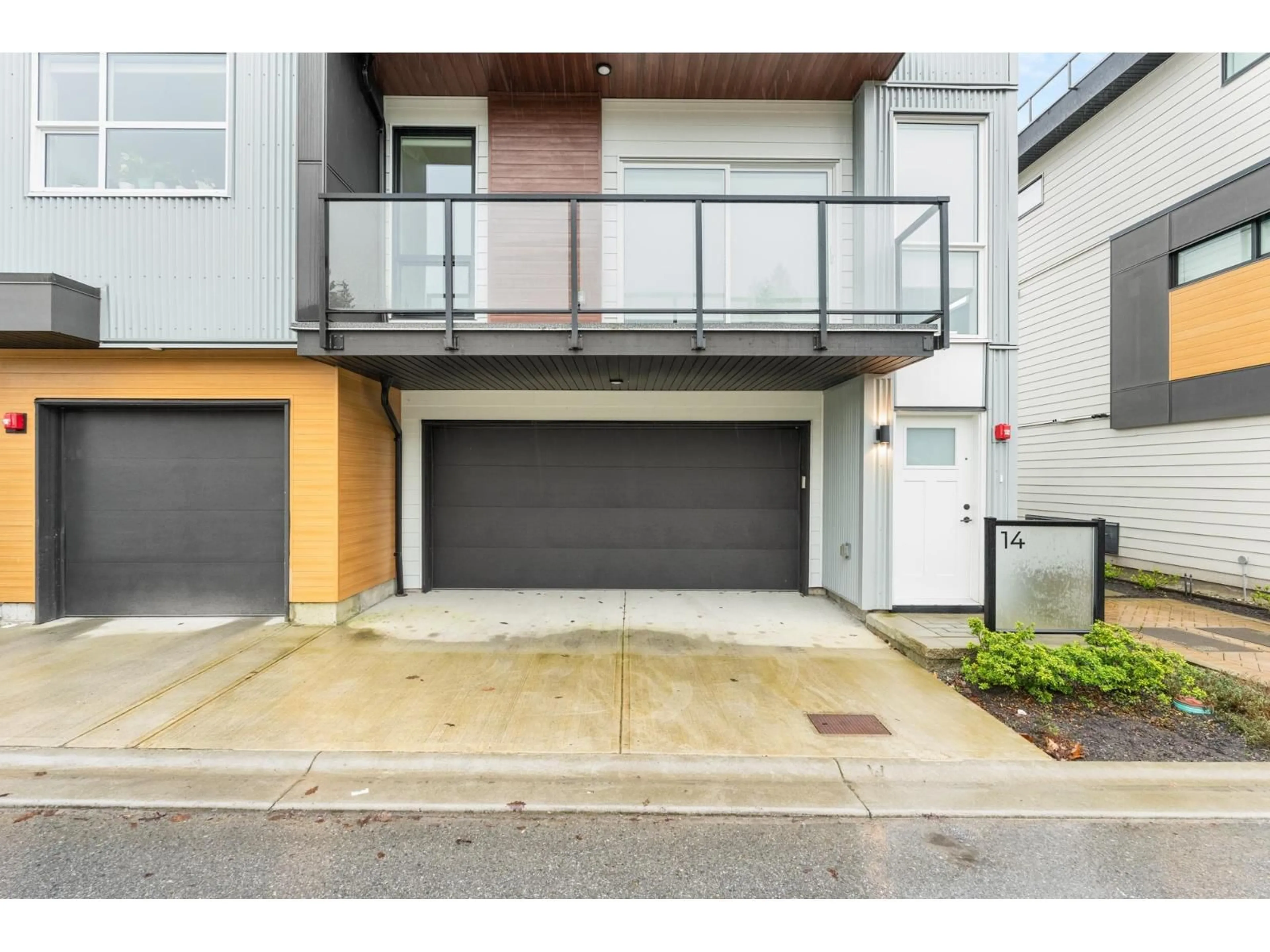 Indoor garage for 14 - 20335 70A AVENUE, Langley British Columbia V2Y1S8