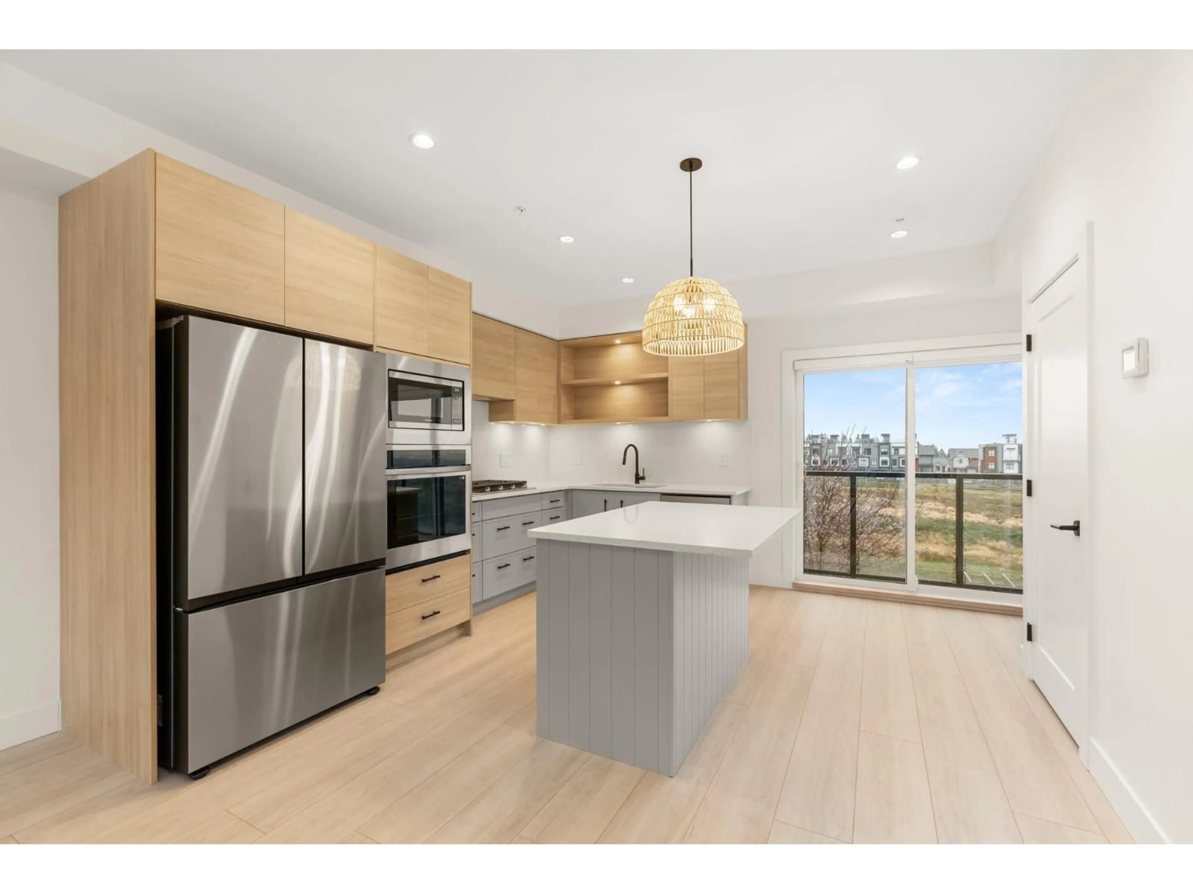 Open concept kitchen, wood/laminate floor for 14 - 20335 70A AVENUE, Langley British Columbia V2Y1S8