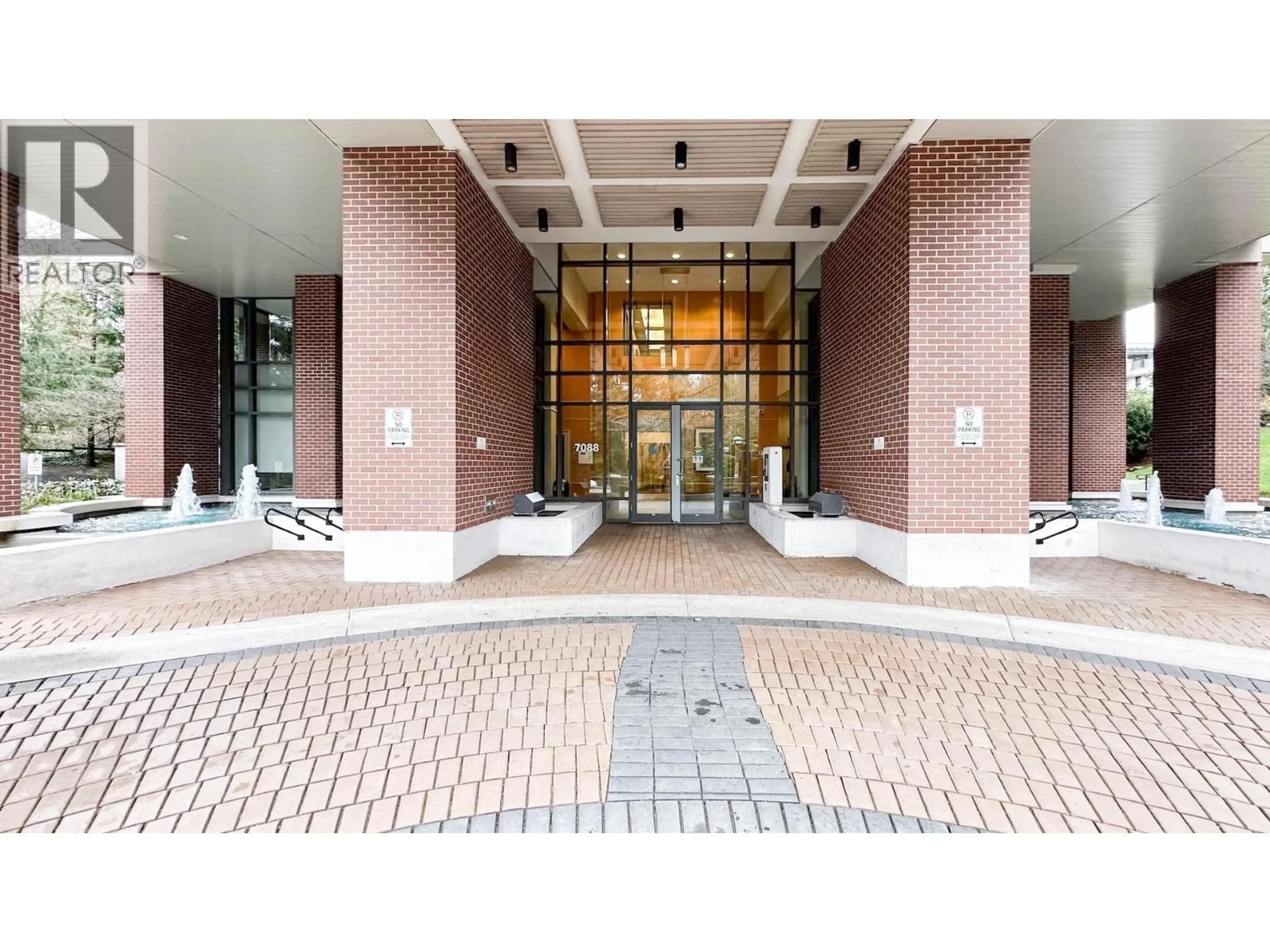 Indoor foyer for 909 - 7088 18TH AVENUE, Burnaby British Columbia V3N0A2