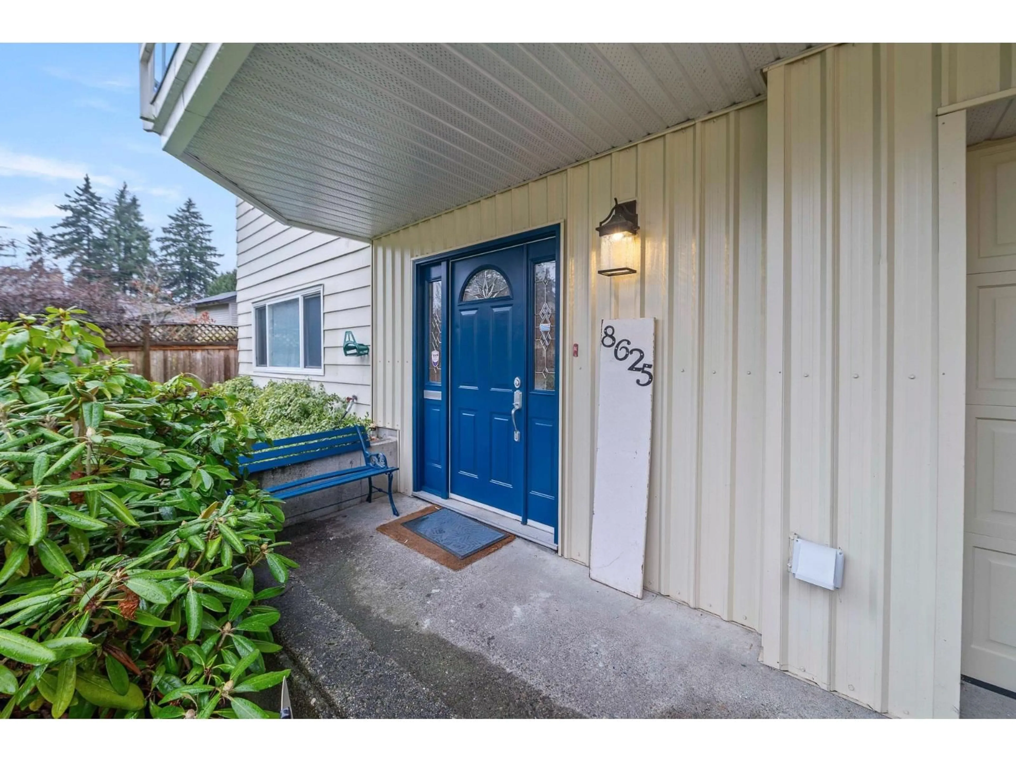 Indoor entryway for 8625 MARGATE PLACE, Surrey British Columbia V3S5B3