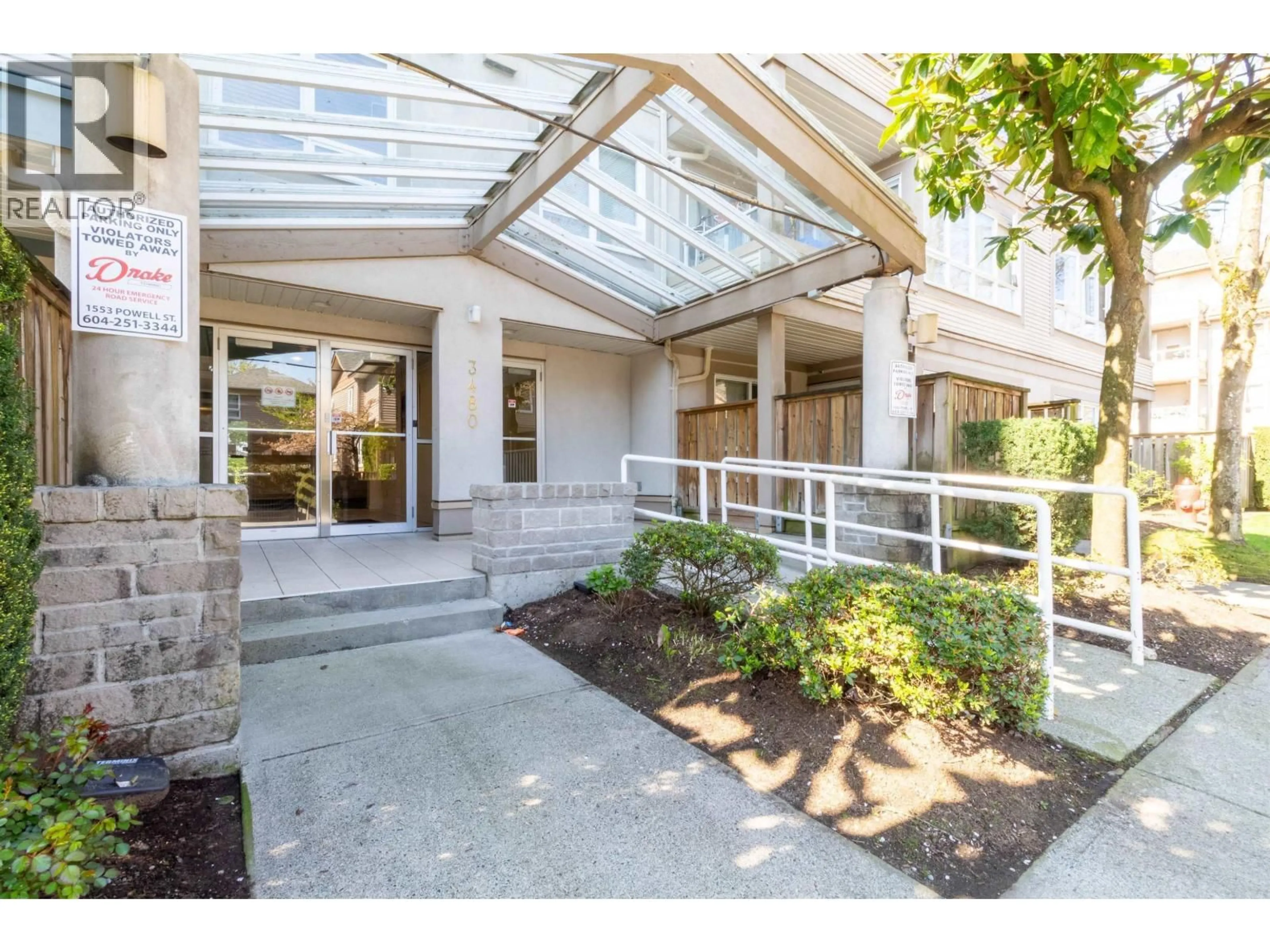 Indoor foyer for 407 - 3480 YARDLEY AVENUE, Vancouver British Columbia V5R6B3