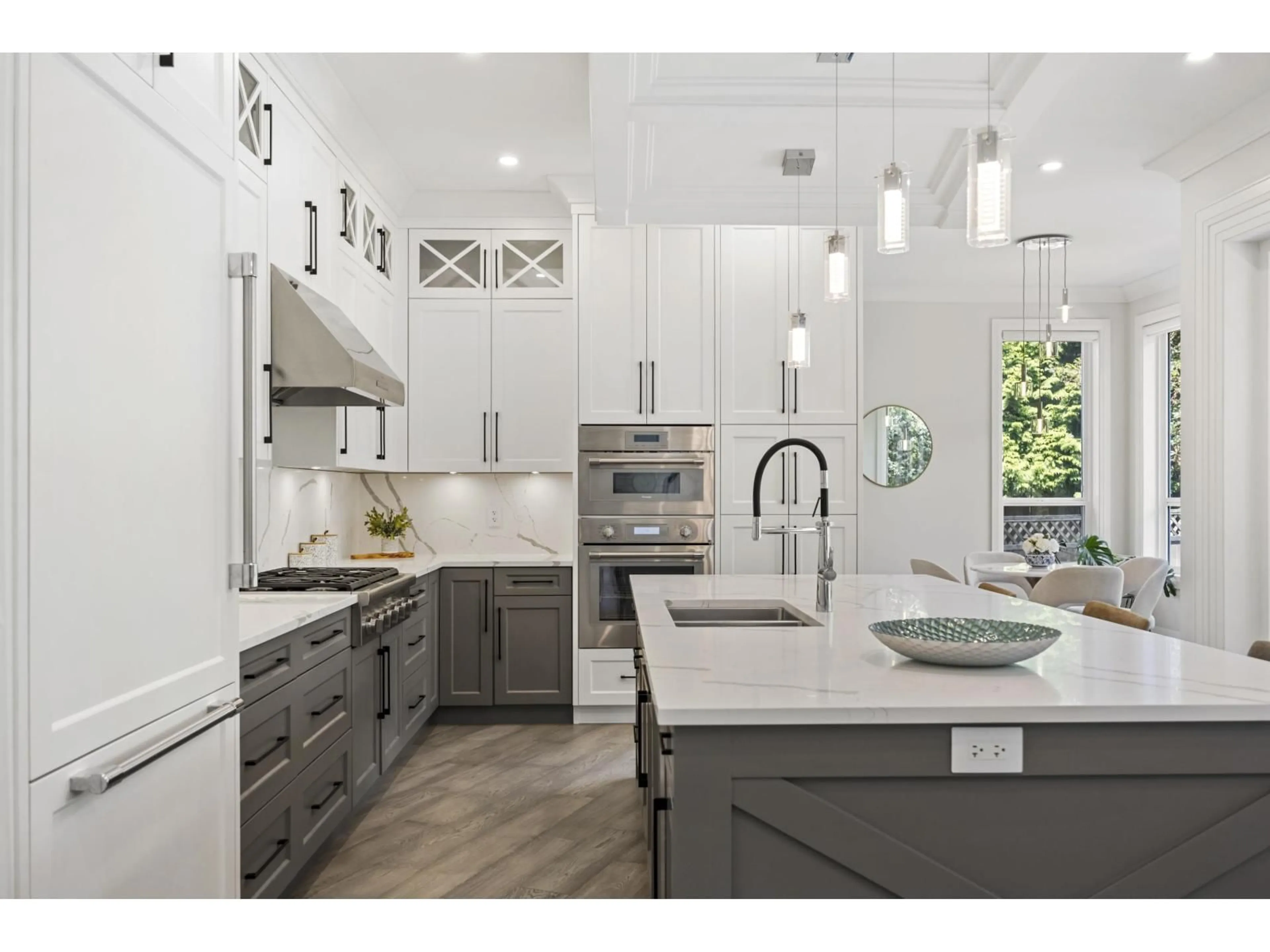 Contemporary kitchen, ceramic/tile floor for 918 163 STREET, Surrey British Columbia V4A4Y4