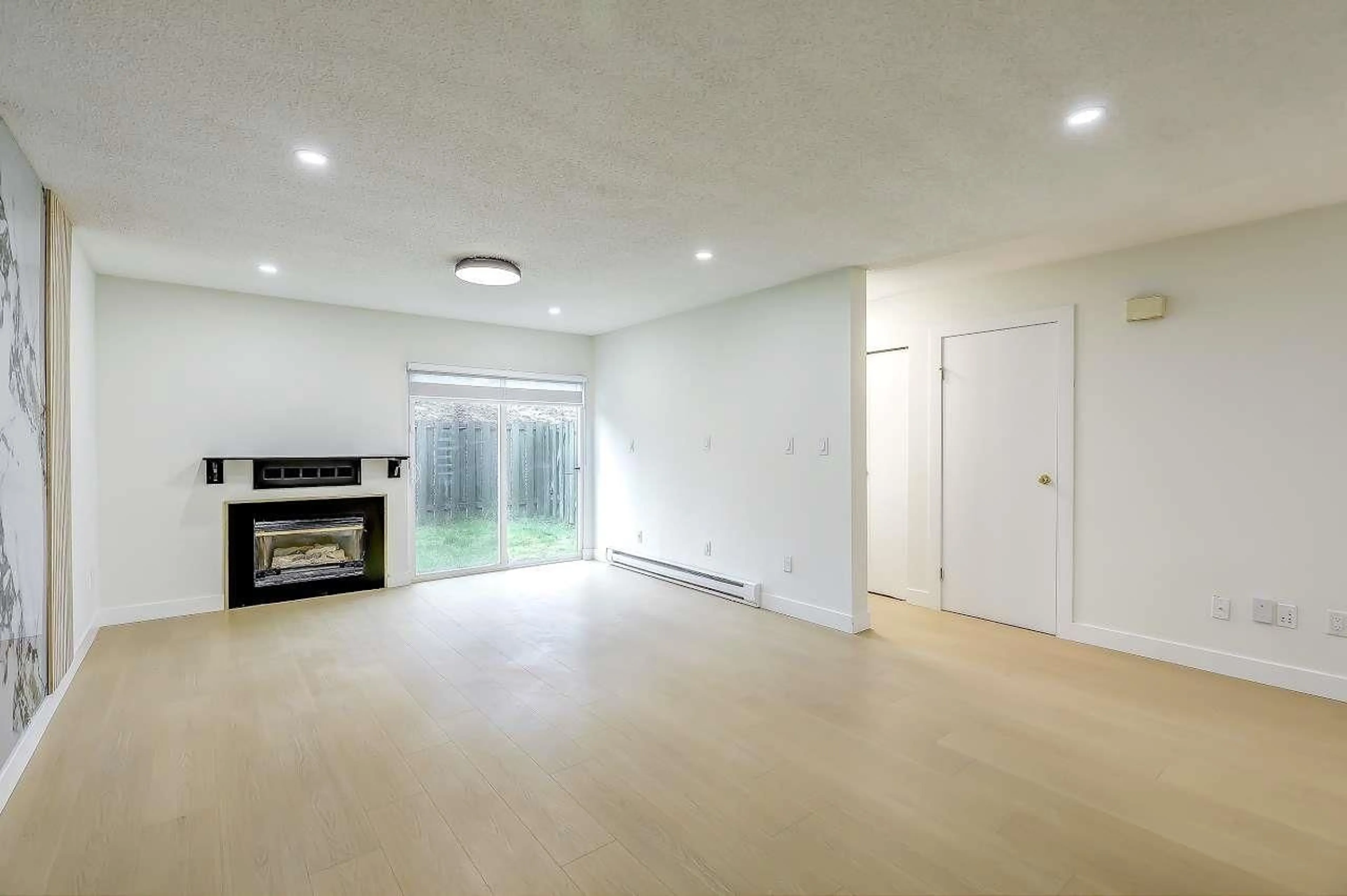 A pic of a room for 35 - 3030 TRETHEWEY STREET, Abbotsford British Columbia V2T4N2