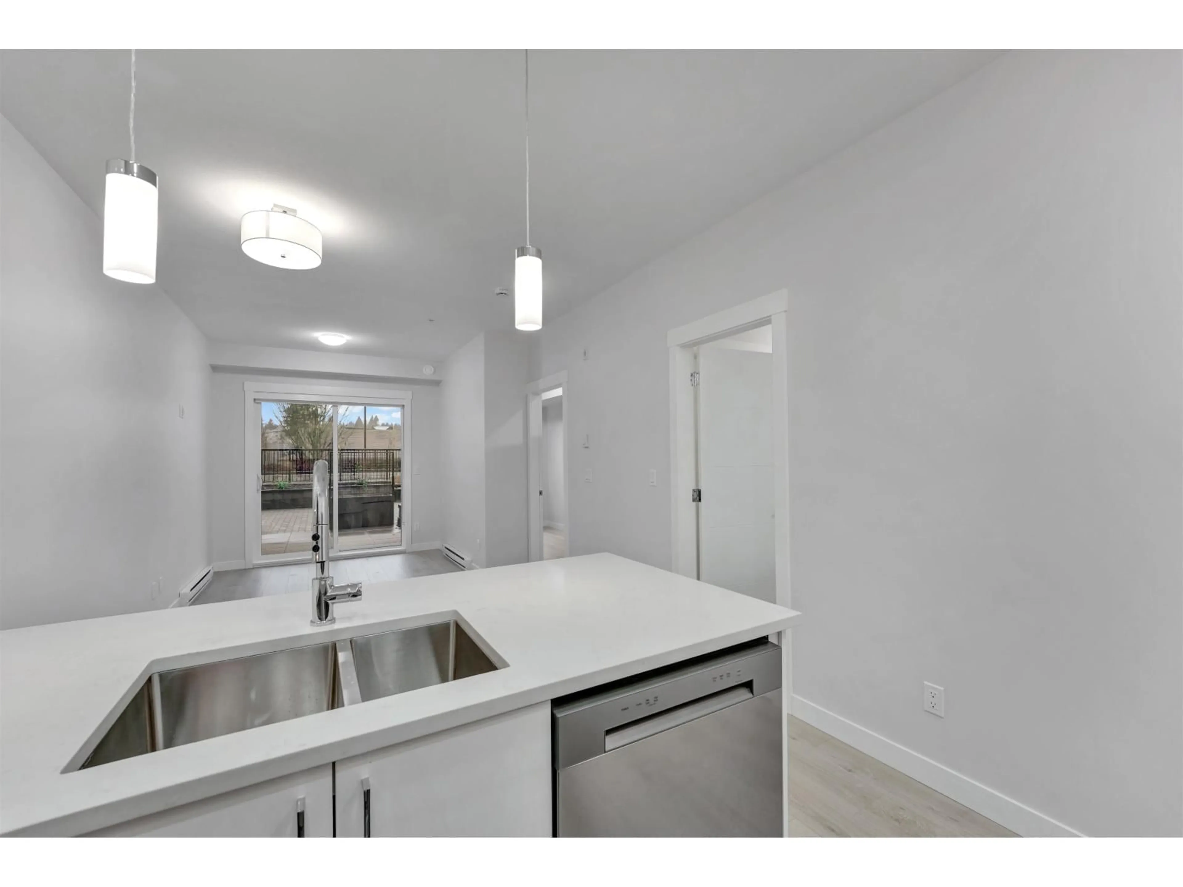 Open concept kitchen, unknown for 100 - 33886 PINE STREET, Abbotsford British Columbia V2S0N9