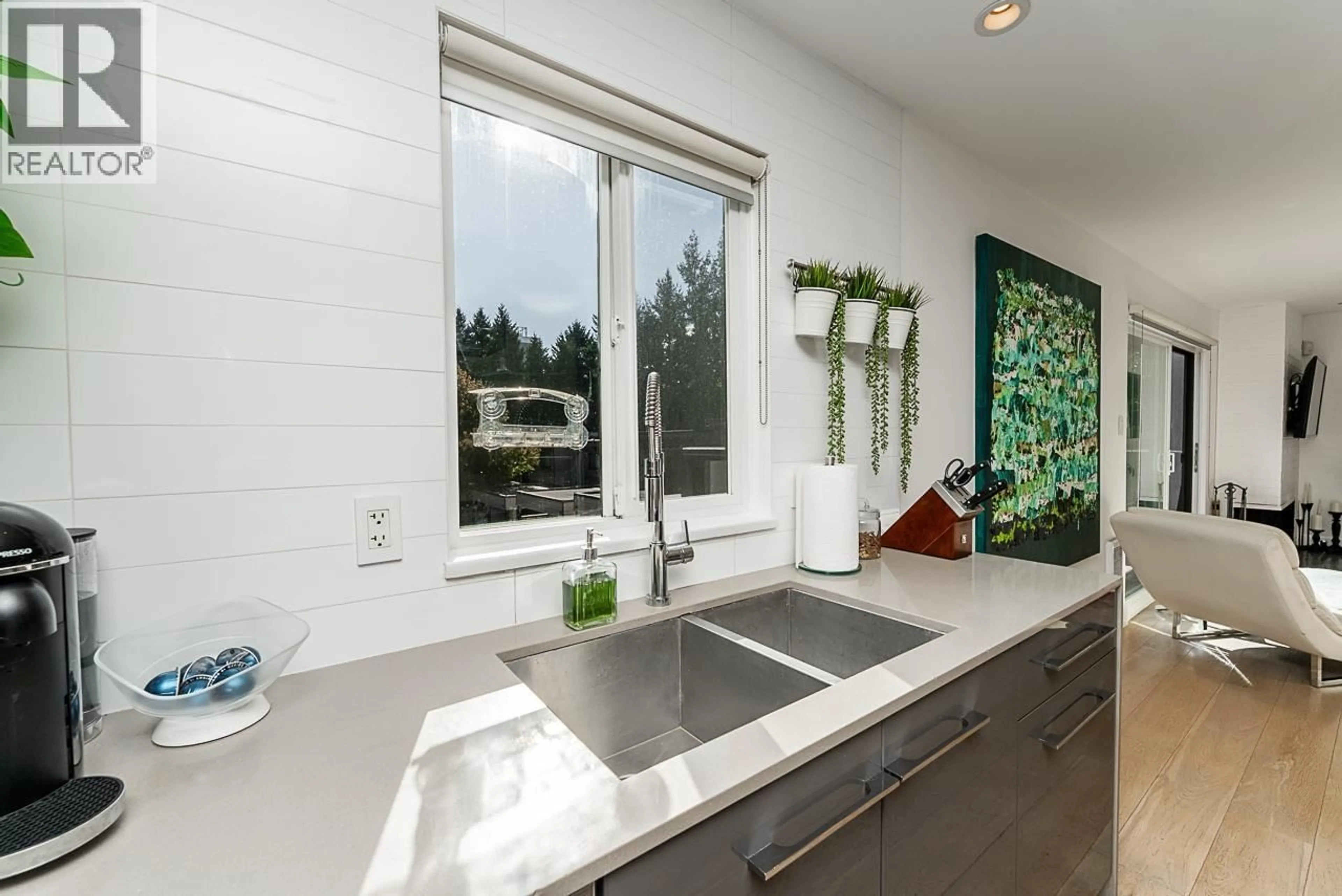 Contemporary kitchen, ceramic/tile floor for 3988 PARKWAY DRIVE, Vancouver British Columbia V6L3E1