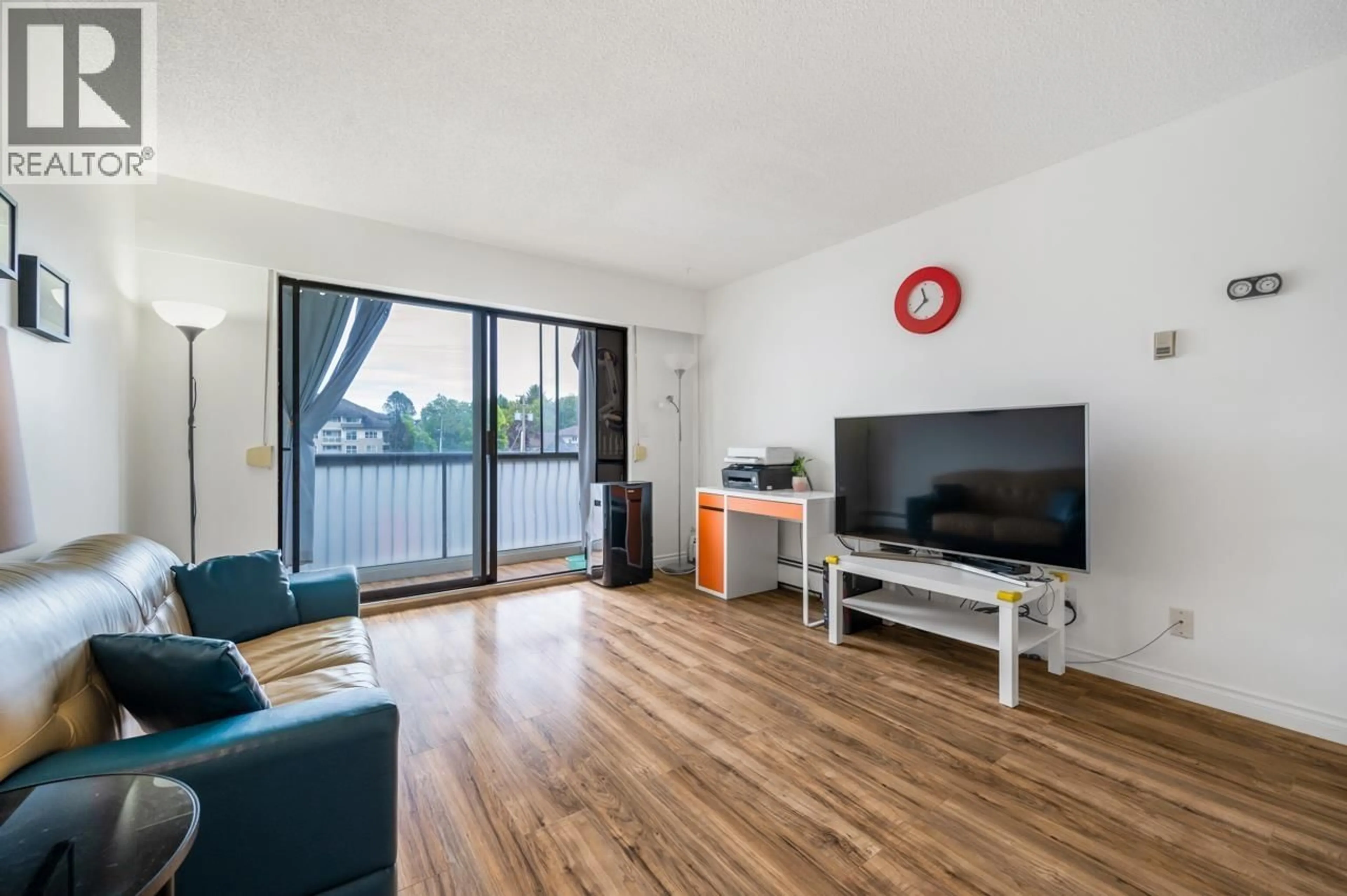 Living room with furniture, wood/laminate floor for 203 - 2425 SHAUGHNESSY STREET, Port Coquitlam British Columbia V3C3E6