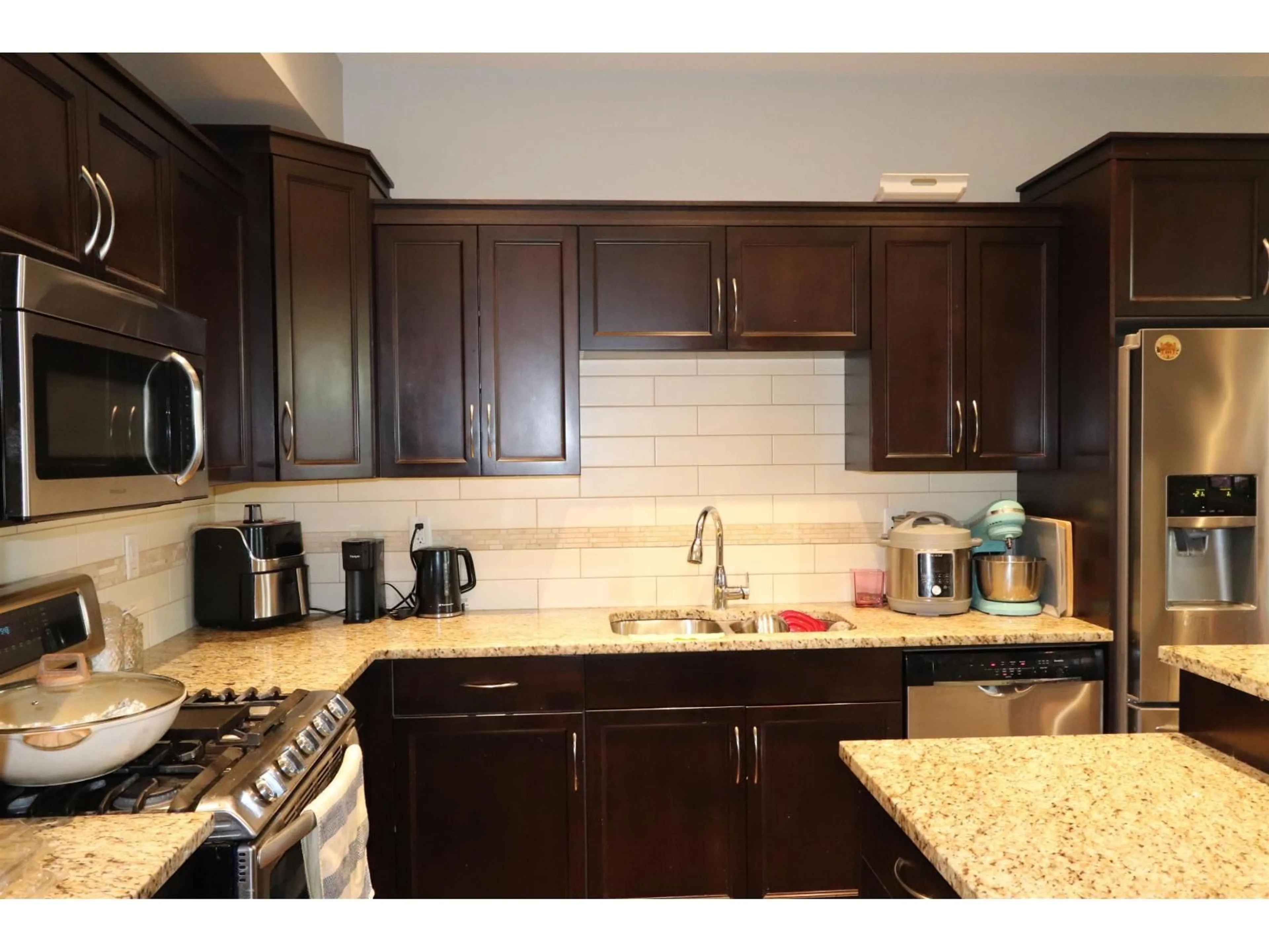 Standard kitchen, unknown for 26 - 6026 LINDEMAN STREET, Chilliwack British Columbia V2R0W1