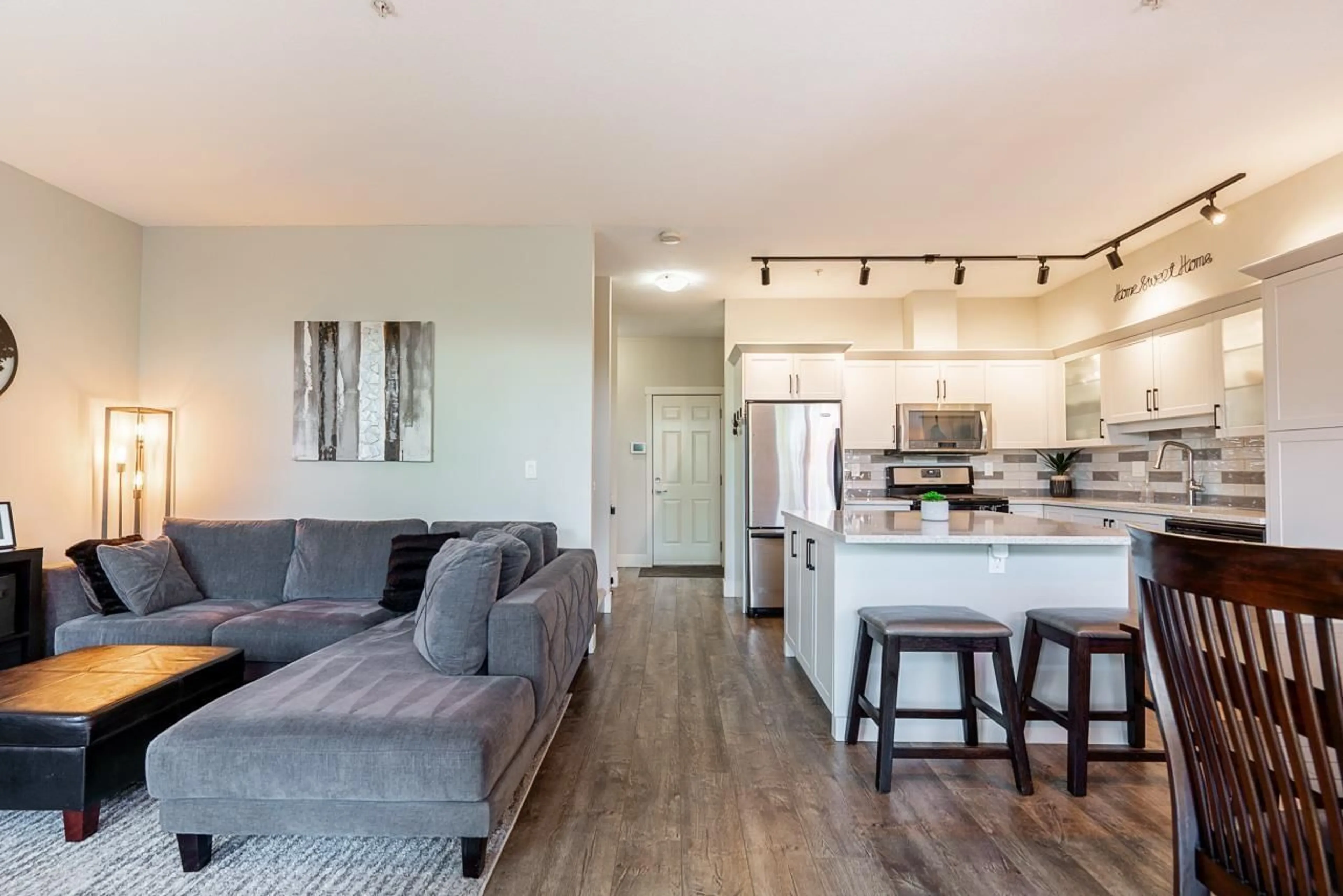 Open concept kitchen, unknown for 21 - 20326 68 AVENUE, Langley British Columbia V2Y0E3