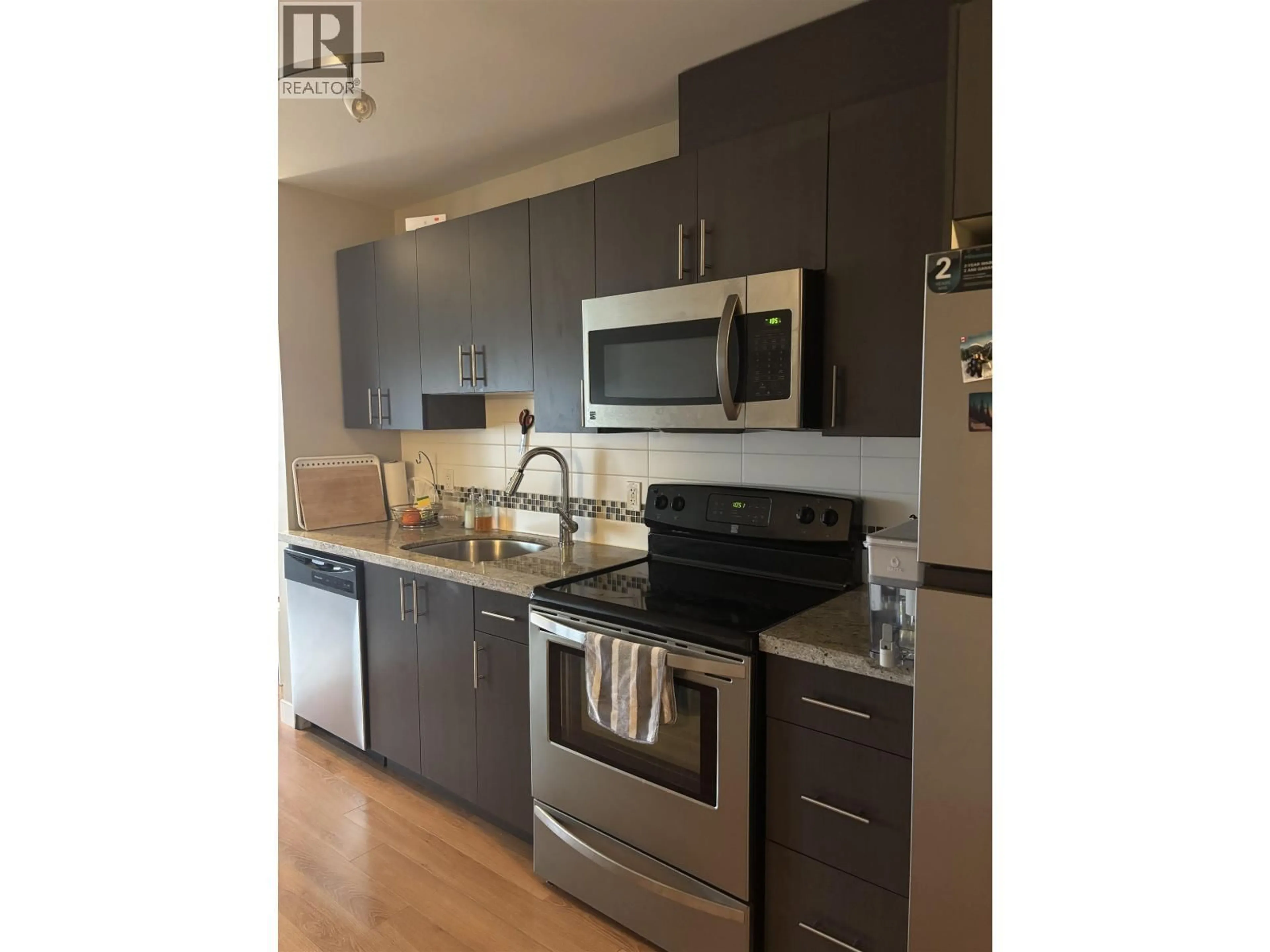 Open concept kitchen, wood/laminate floor for 305 - 7738 EDMONDS STREET, Burnaby British Columbia V3N1B8
