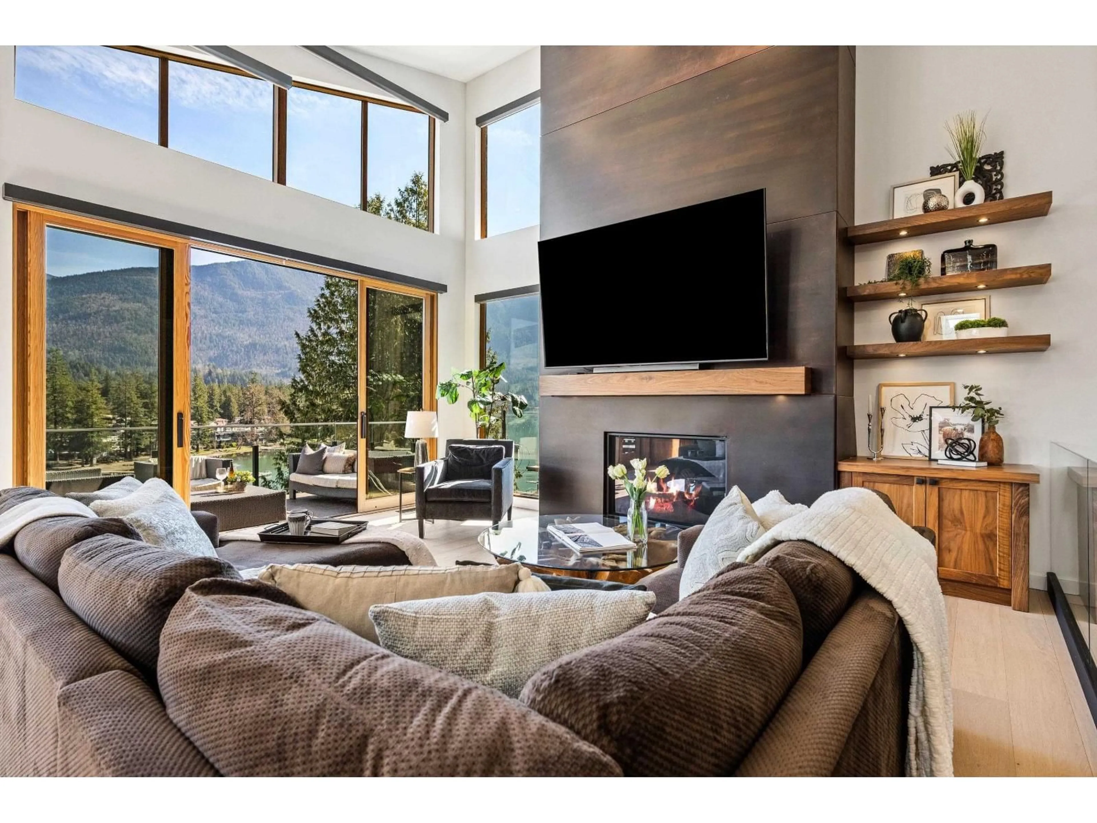 Home theater for 309 MUNROE AVENUE, Cultus Lake British Columbia V2R5A2