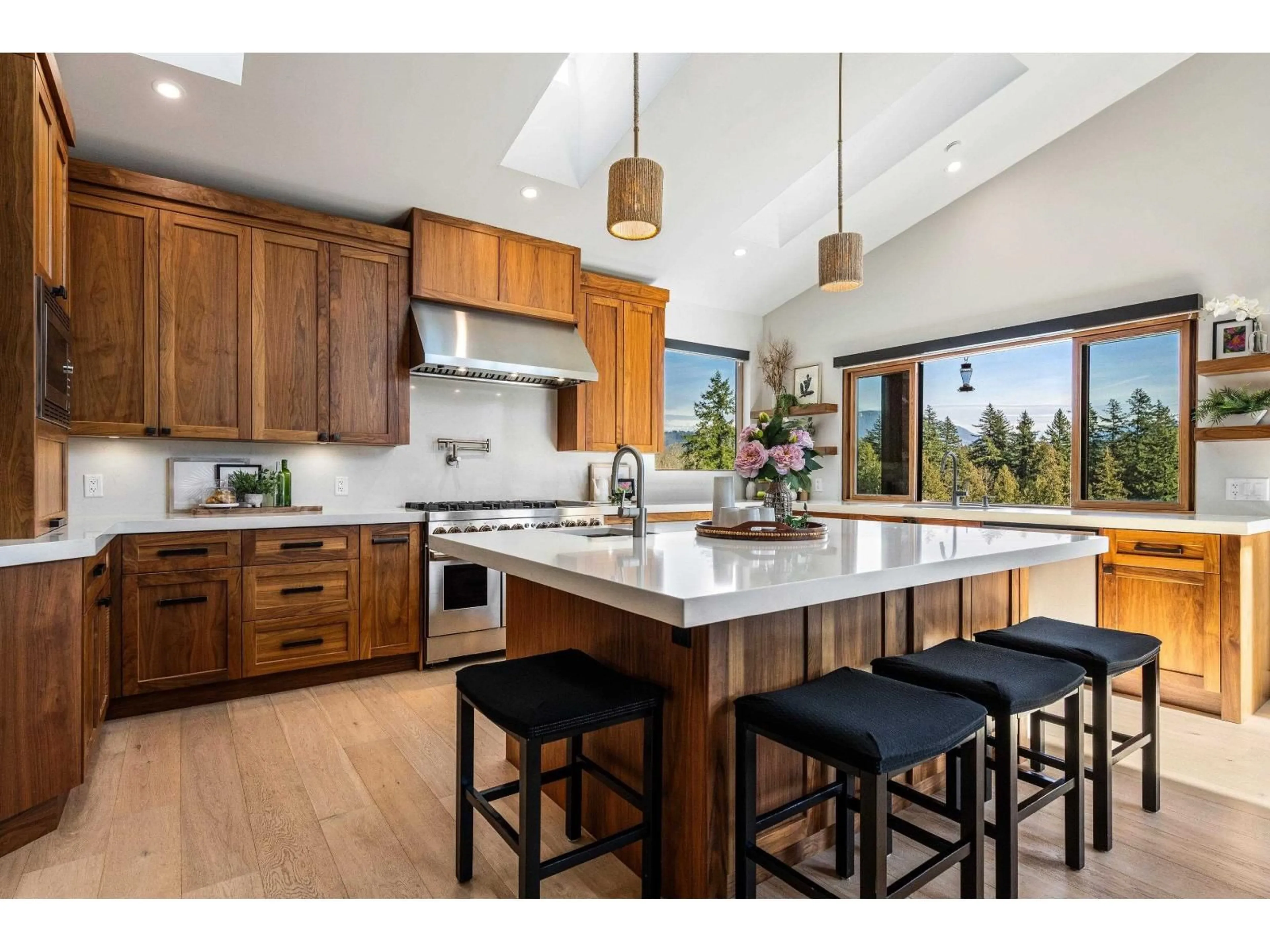 Open concept kitchen, unknown for 309 MUNROE AVENUE, Cultus Lake British Columbia V2R5A2