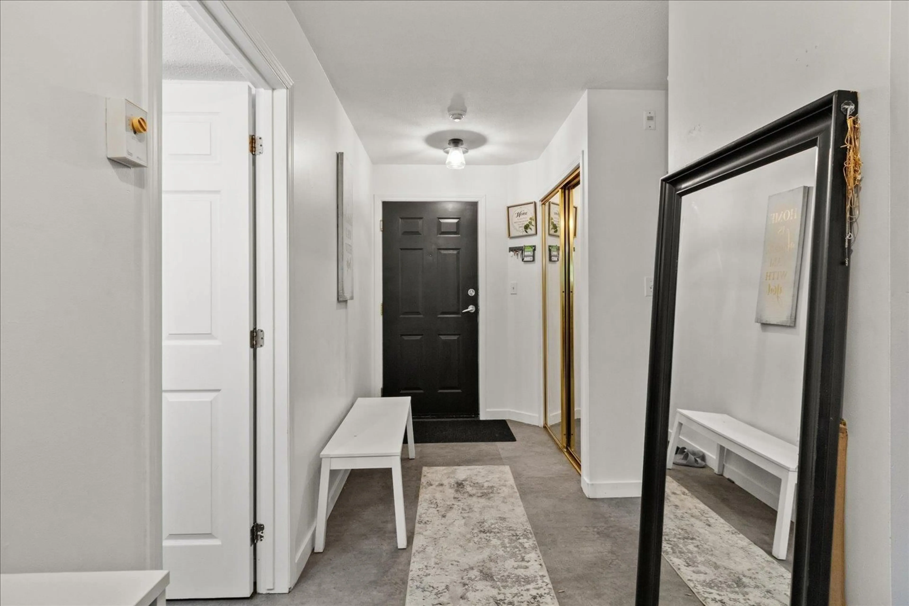 Indoor entryway for 111 - 7694 EVANS ROAD, Sardis British Columbia V2R3W3