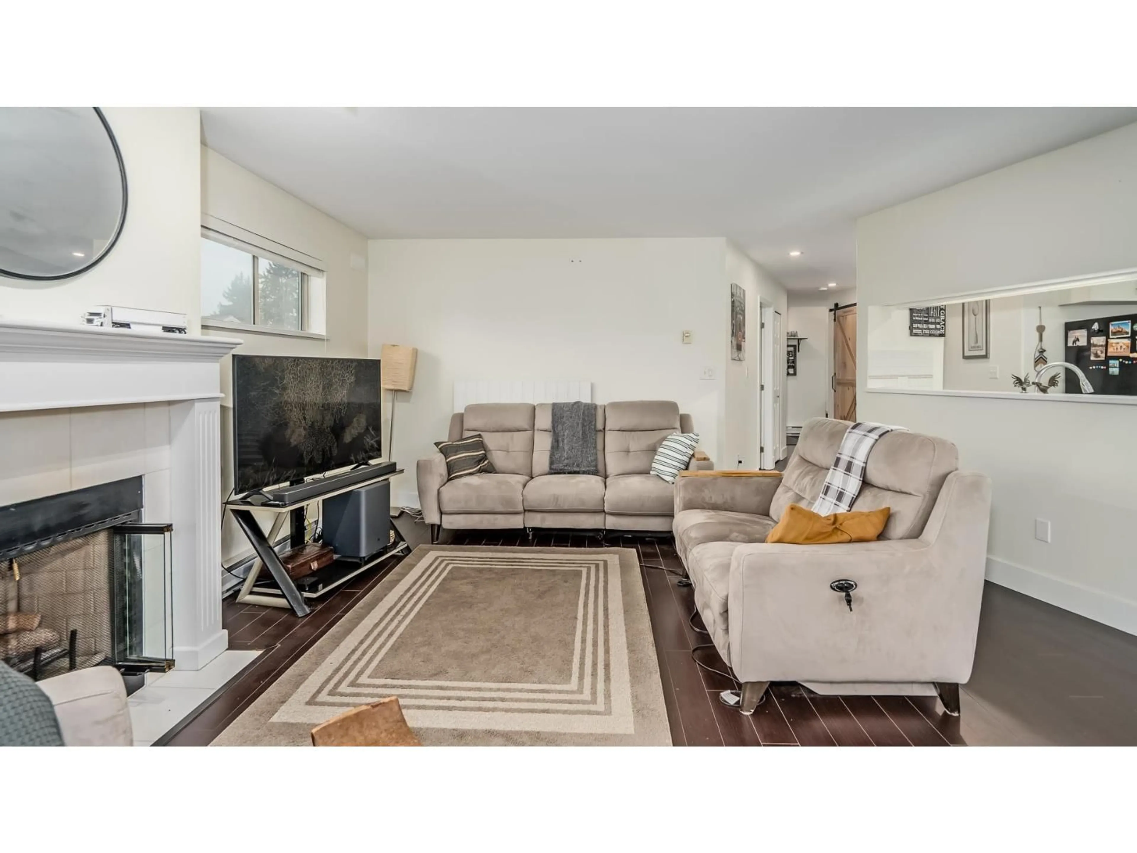 Living room with furniture, unknown for 12 - 33682 MARSHALL ROAD, Abbotsford British Columbia V2S1L1