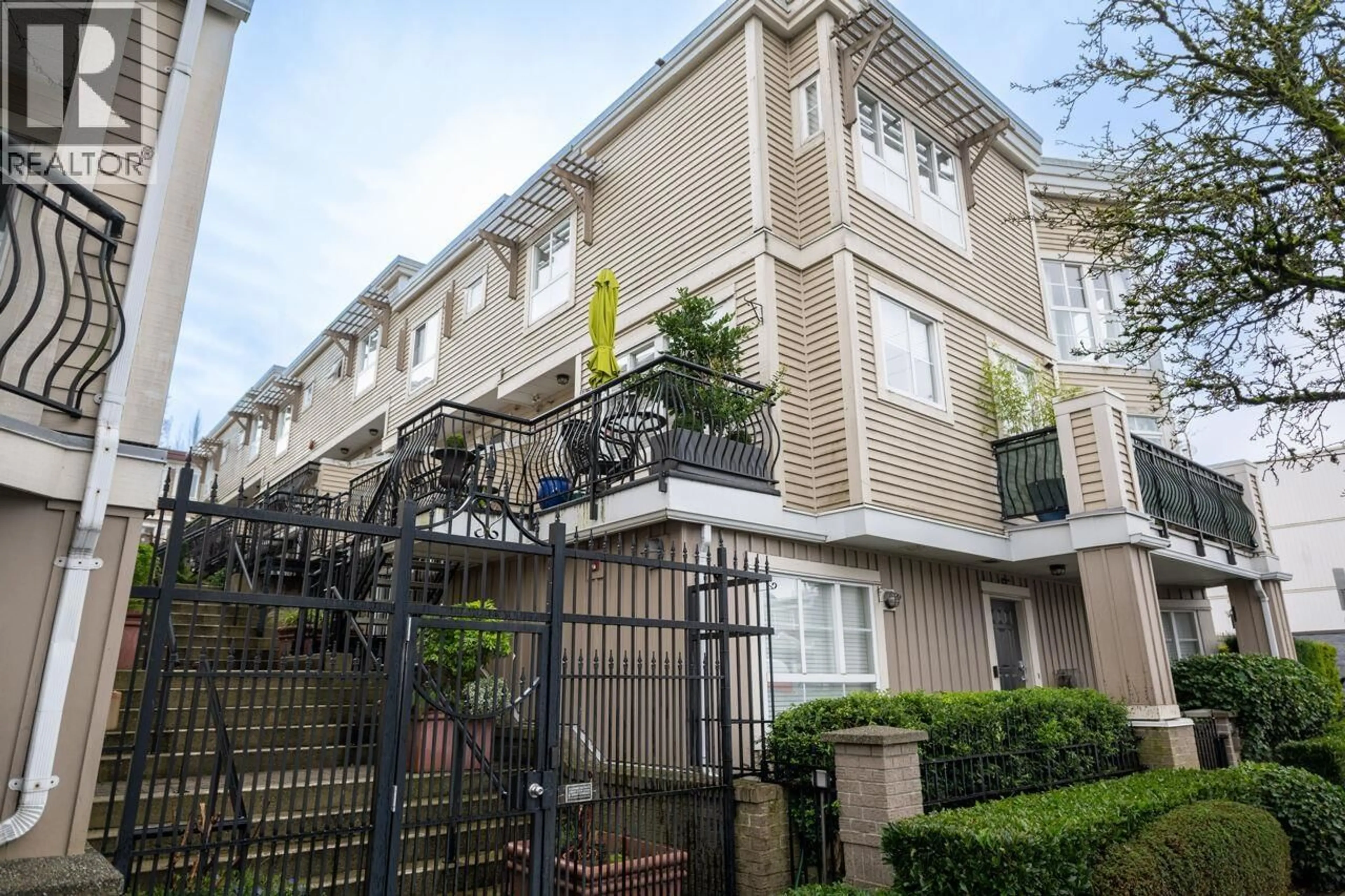 Unknown for 211 - 692 7TH AVENUE, Vancouver British Columbia V5Z1B5