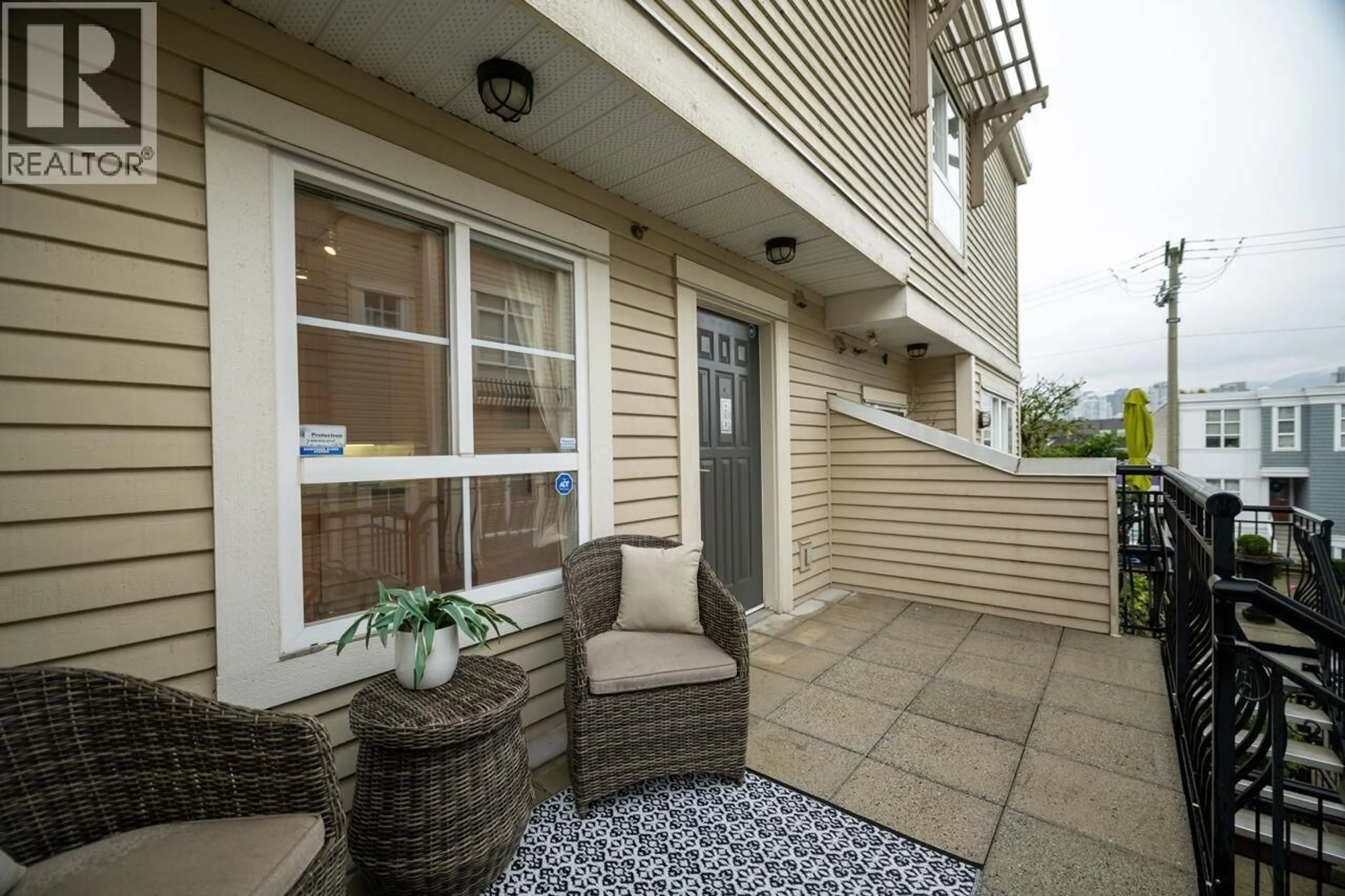 Patio, street for 211 - 692 7TH AVENUE, Vancouver British Columbia V5Z1B5