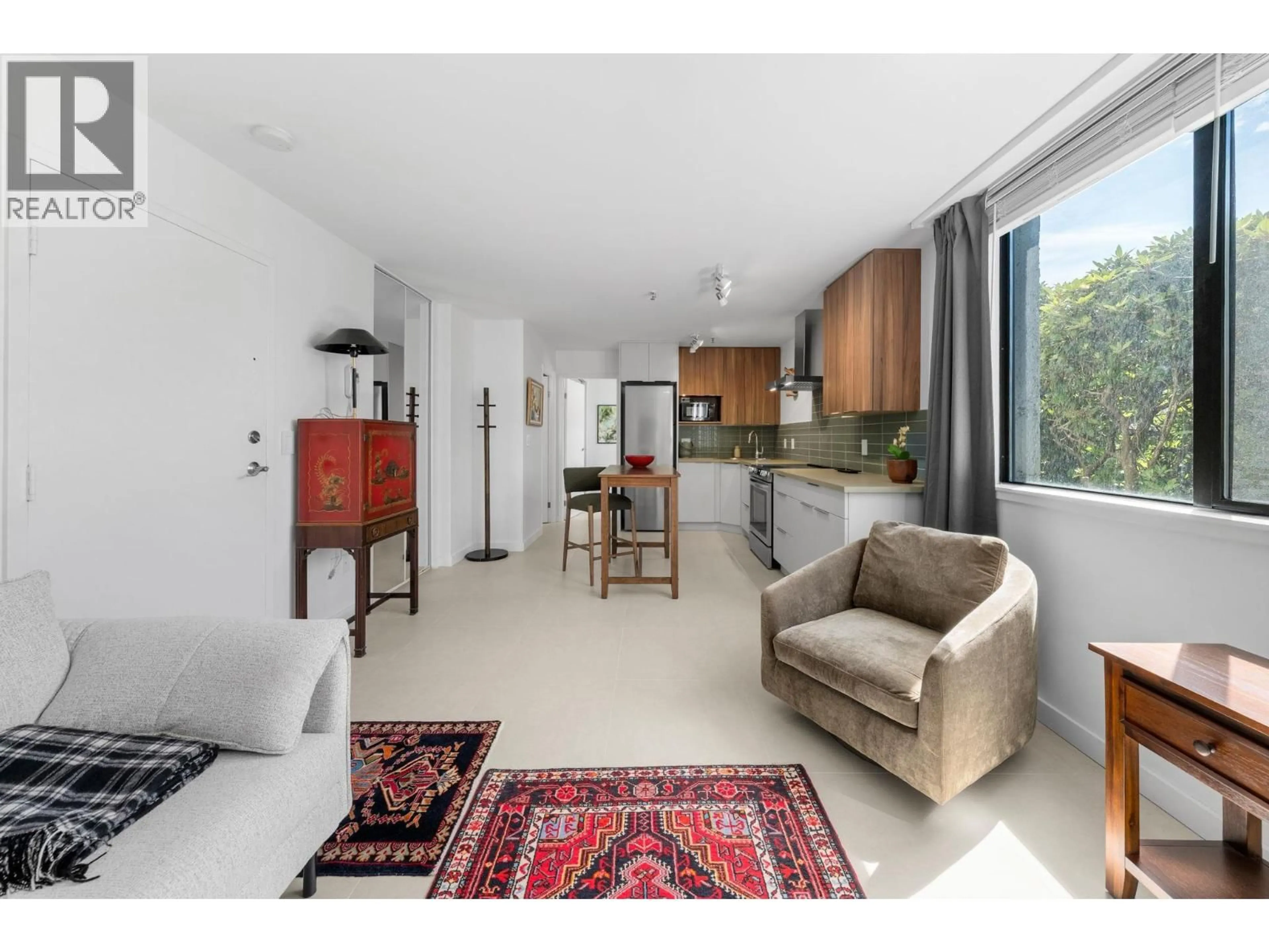 Living room with furniture, unknown for 101A - 460 14TH STREET, West Vancouver British Columbia V7T2W1