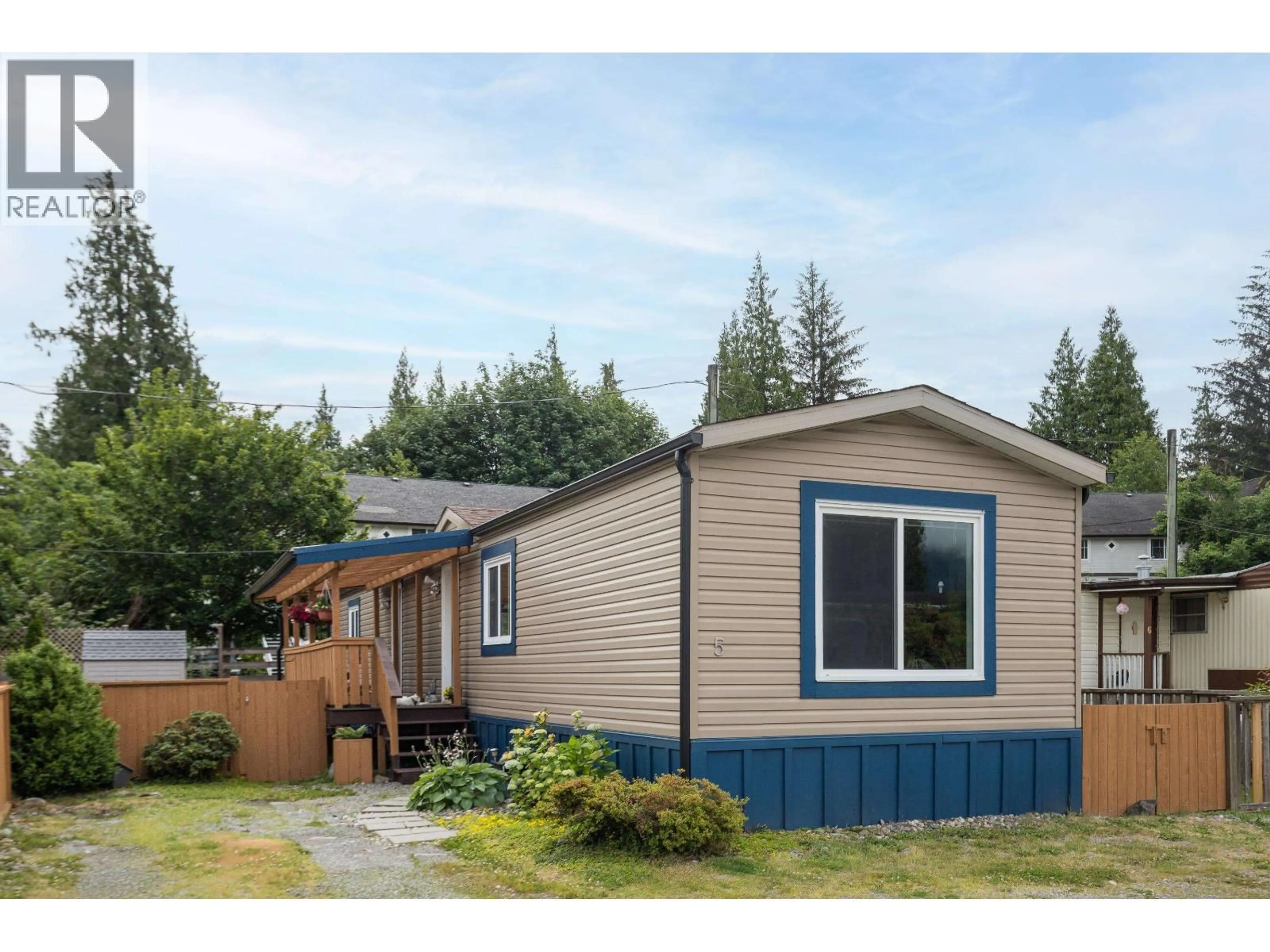 Home with vinyl exterior material, street for 5 - 40022 GOVERNMENT ROAD, Squamish British Columbia V0N3G0