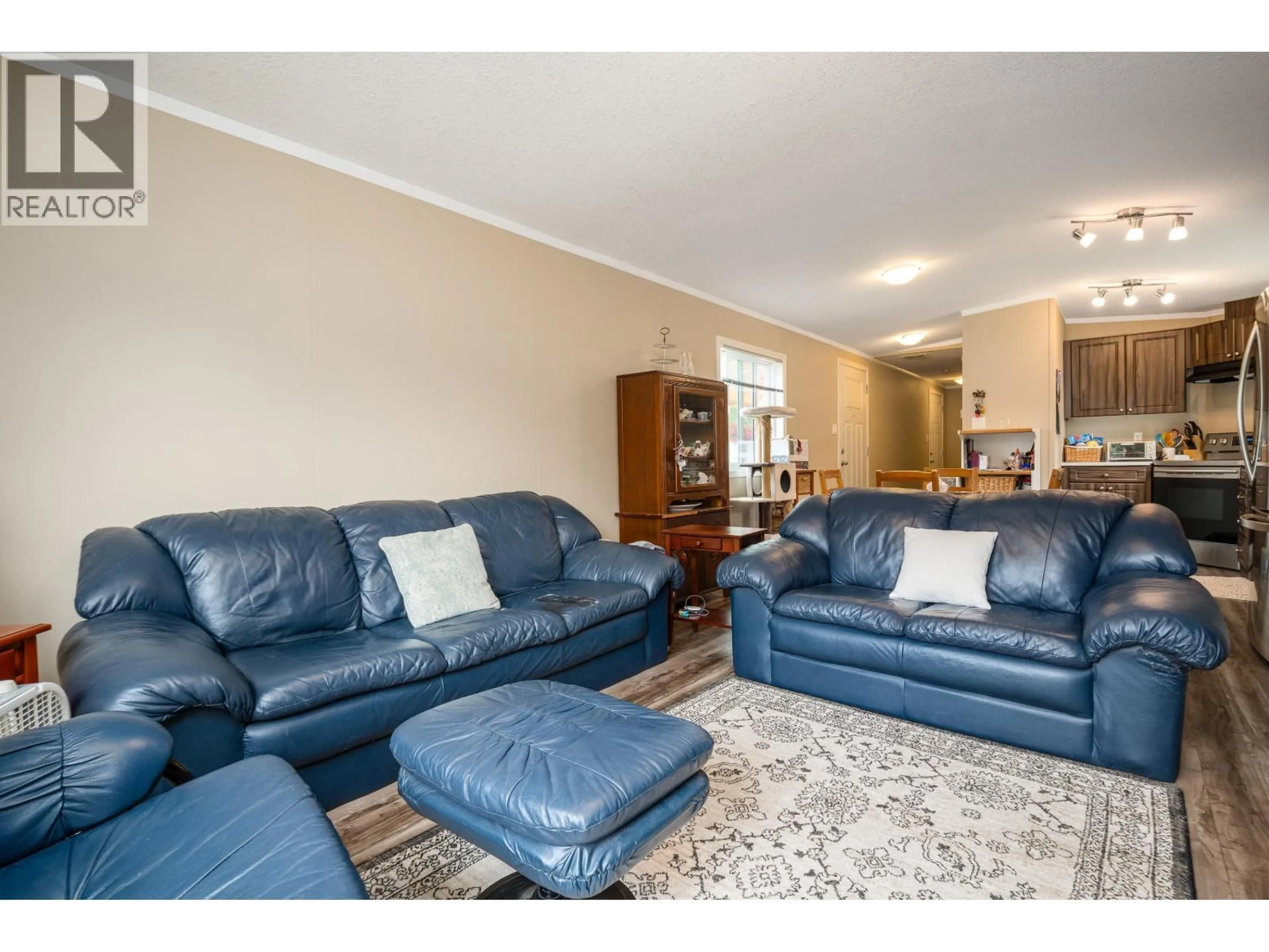 Living room with furniture, unknown for 5 - 40022 GOVERNMENT ROAD, Squamish British Columbia V0N3G0