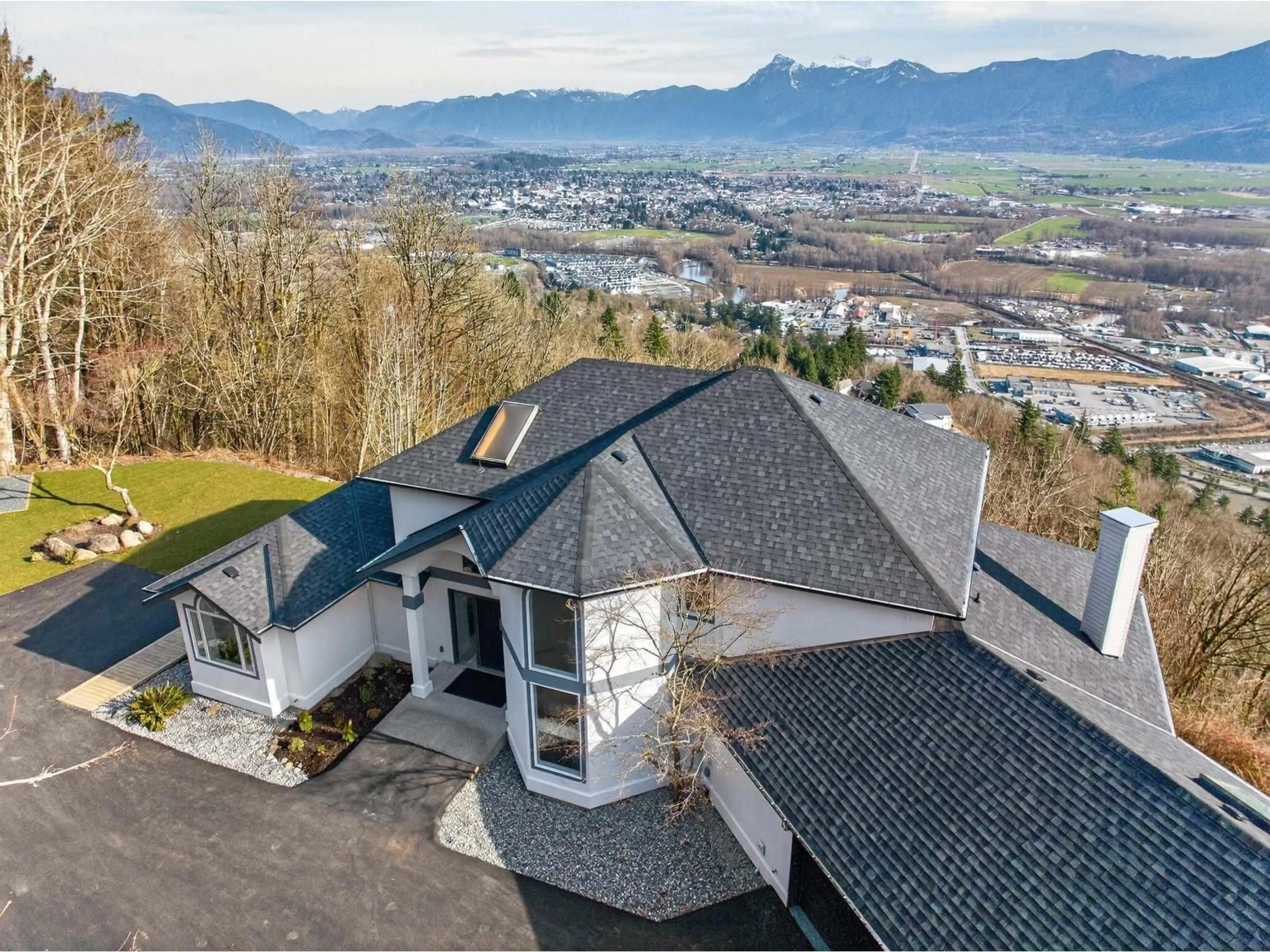 A pic from outside/outdoor area/front of a property/back of a property/a pic from drone, mountain view for 43619 BRACKEN DRIVE, Chilliwack British Columbia V2R4A4