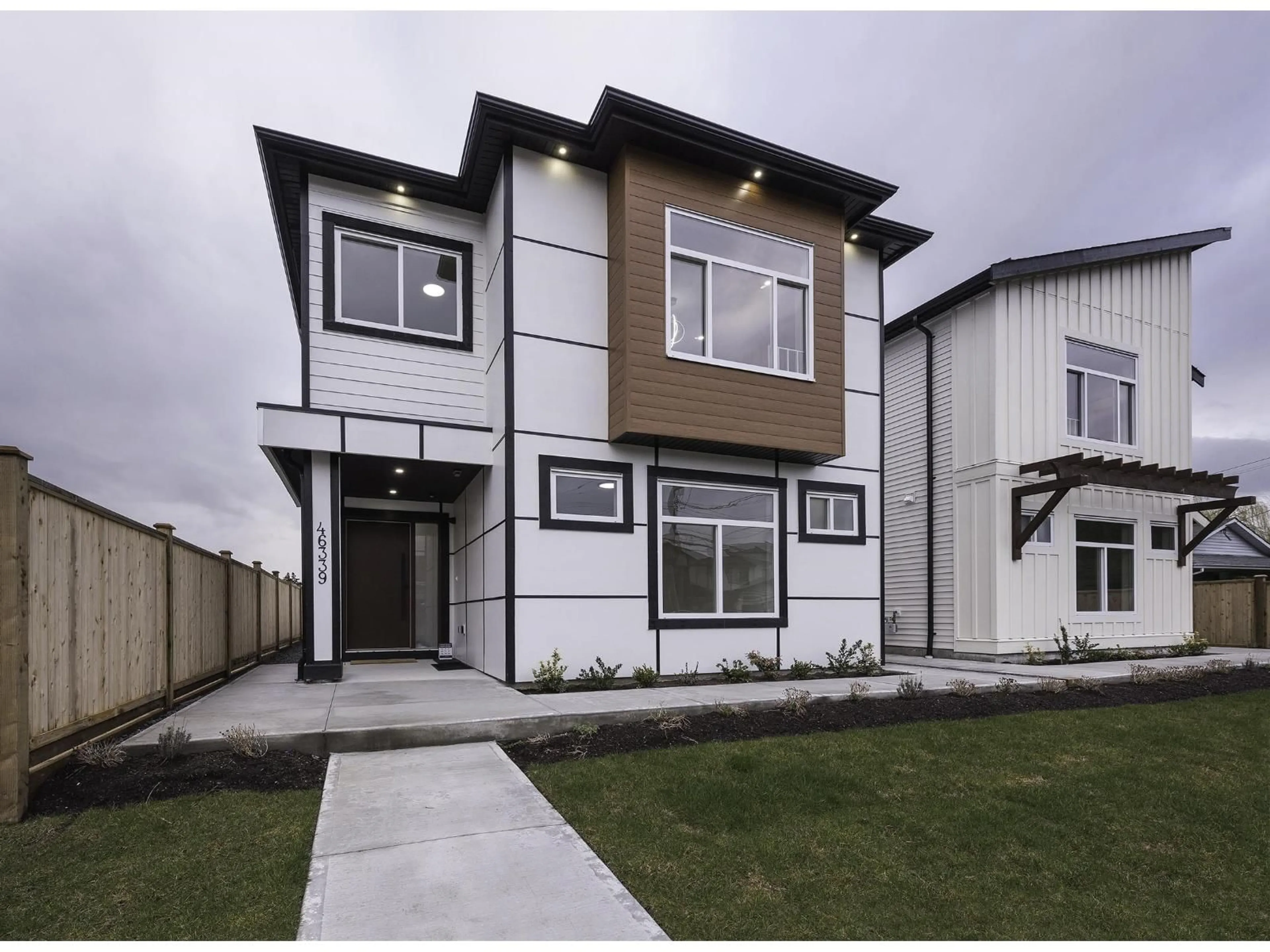 Home with vinyl exterior material, street for 46339 MAPLE AVENUE, Chilliwack British Columbia V2P2J5