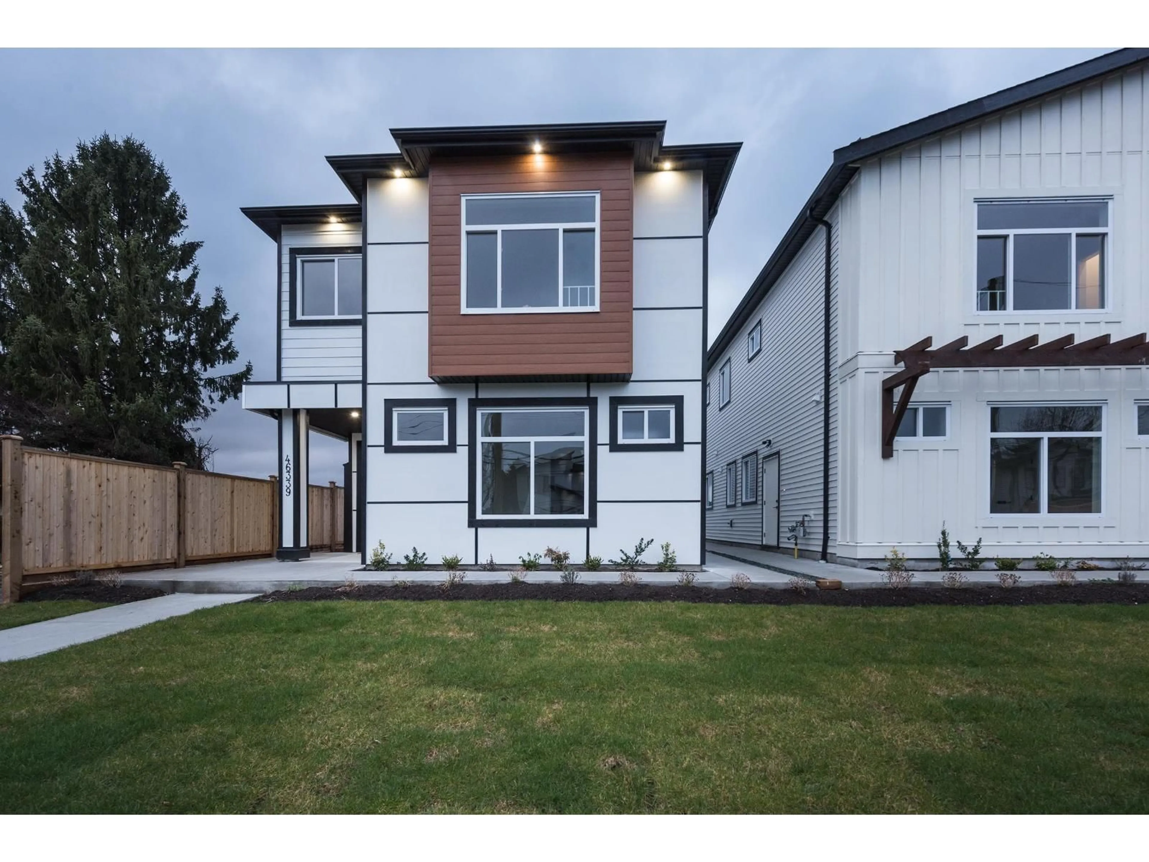 Home with vinyl exterior material, street for 46339 MAPLE AVENUE, Chilliwack British Columbia V2P2J5