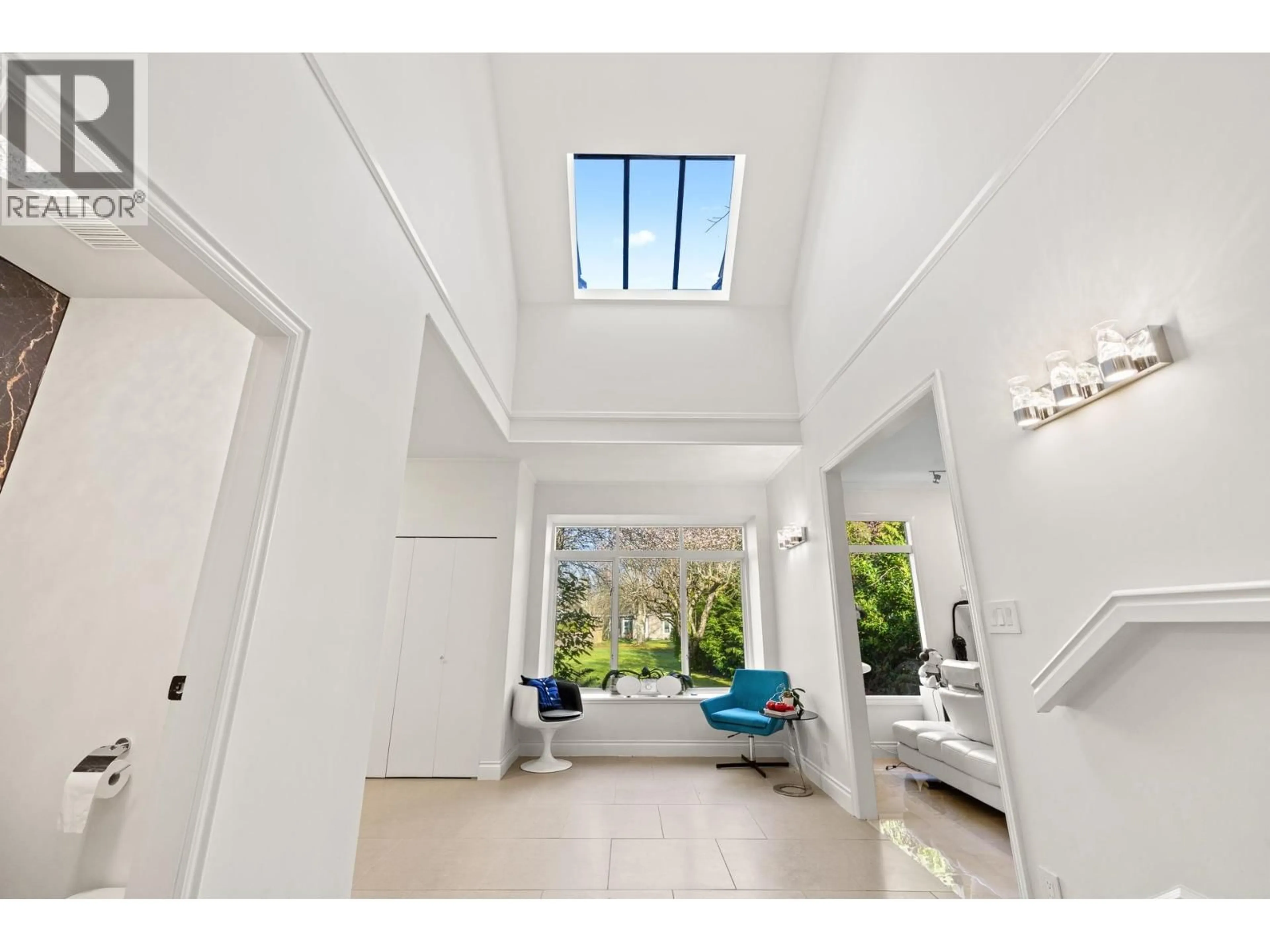 Indoor foyer for 8208 TUGBOAT PLACE, Vancouver British Columbia V6P6P8