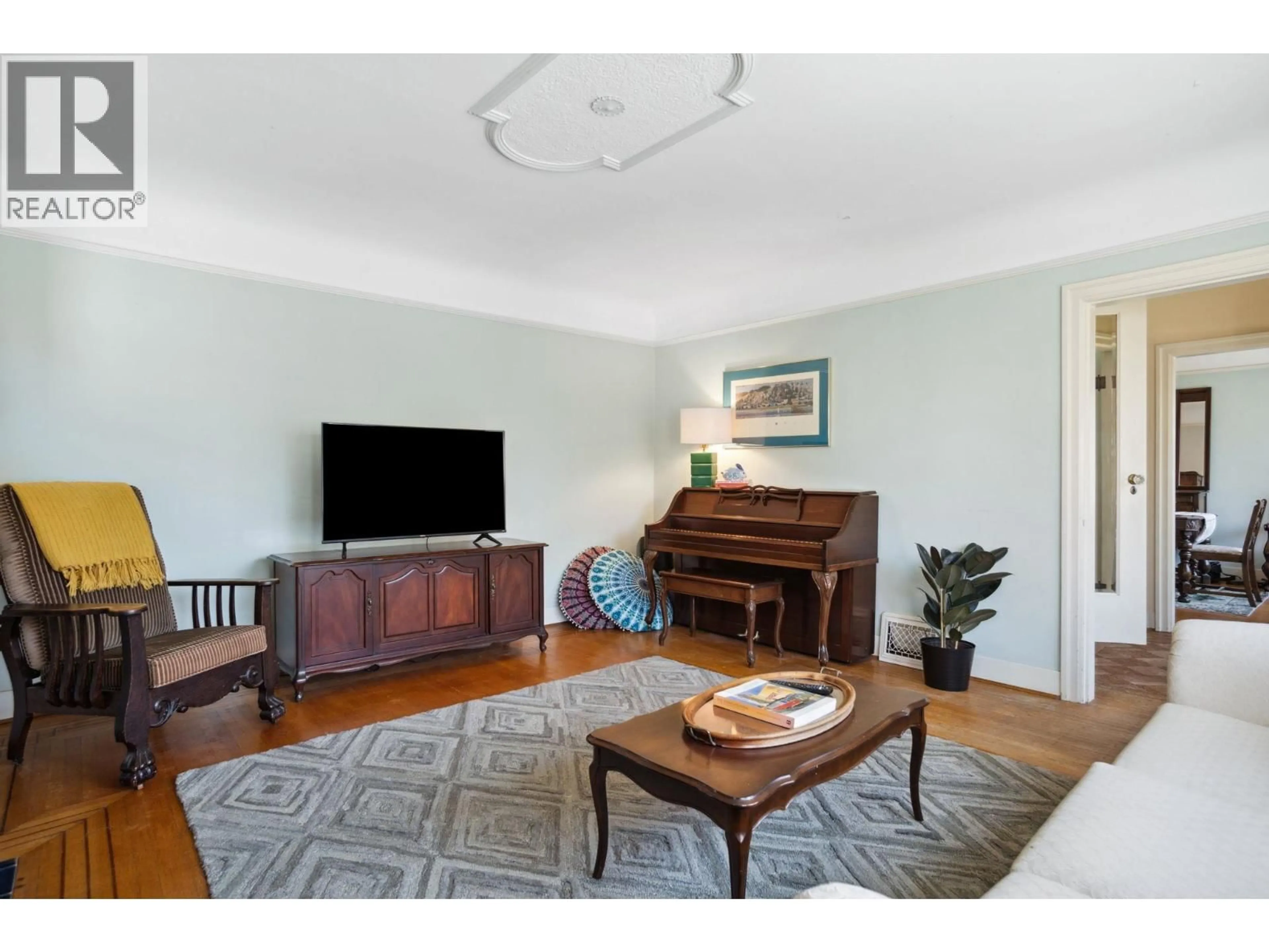 Living room with furniture, unknown for 5962 DUNBAR STREET, Vancouver British Columbia V6N1X2