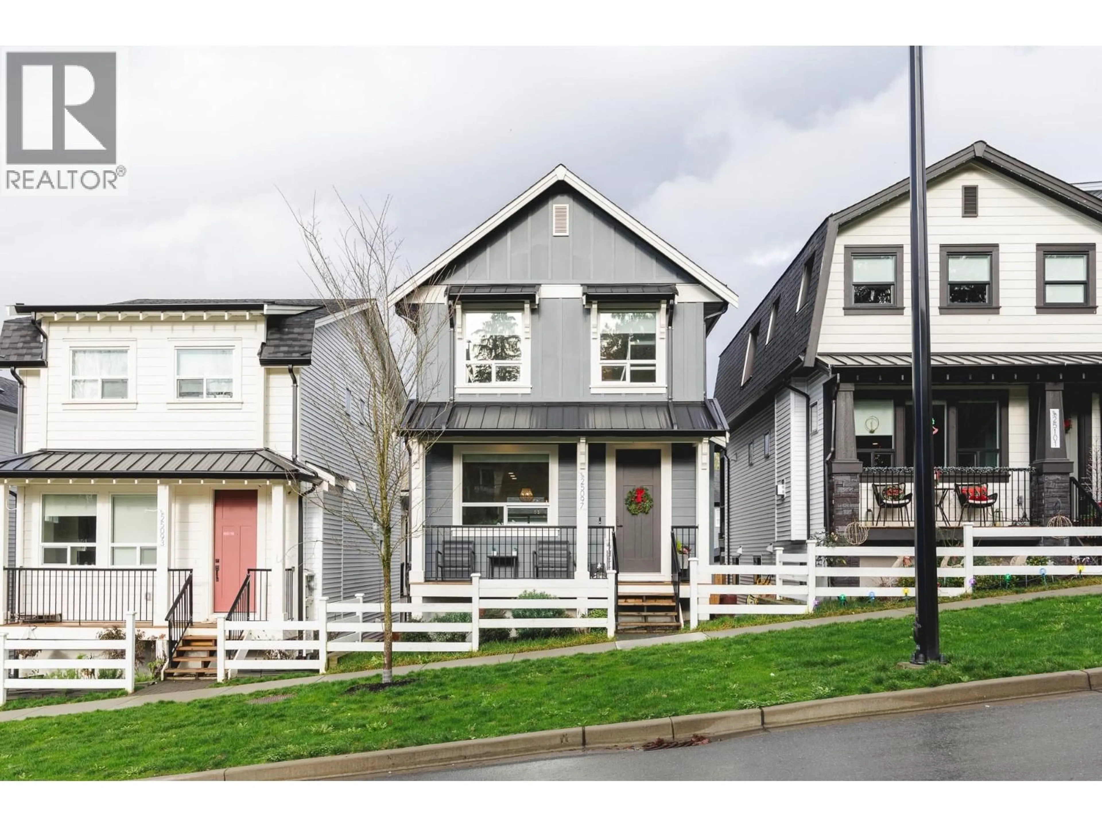 Home with vinyl exterior material, street for 25097 112 AVENUE, Maple Ridge British Columbia V2W0K6