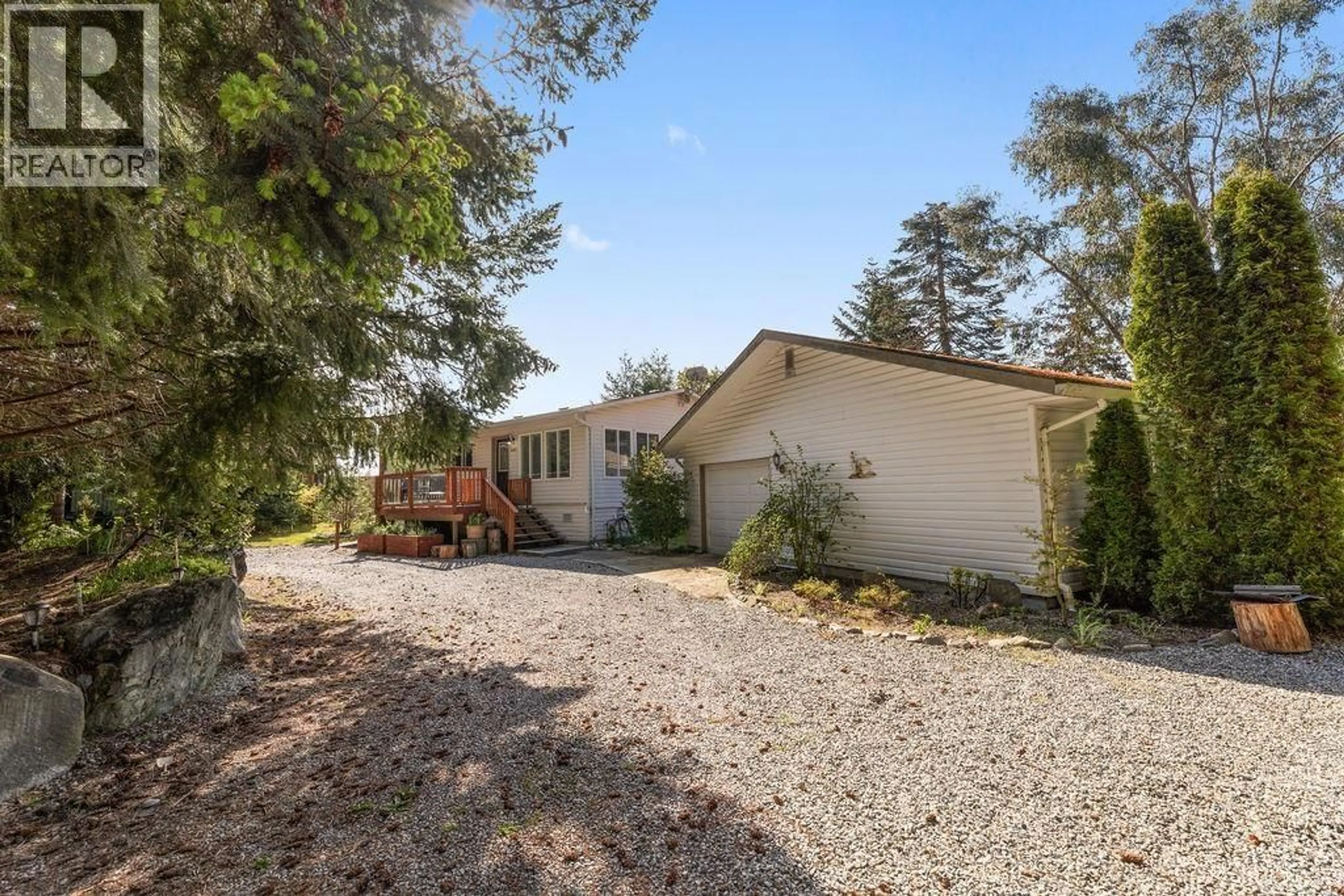 A pic from outside/outdoor area/front of a property/back of a property/a pic from drone, unknown for 4385 MARBLE ROAD, Sechelt British Columbia V7Z0B1