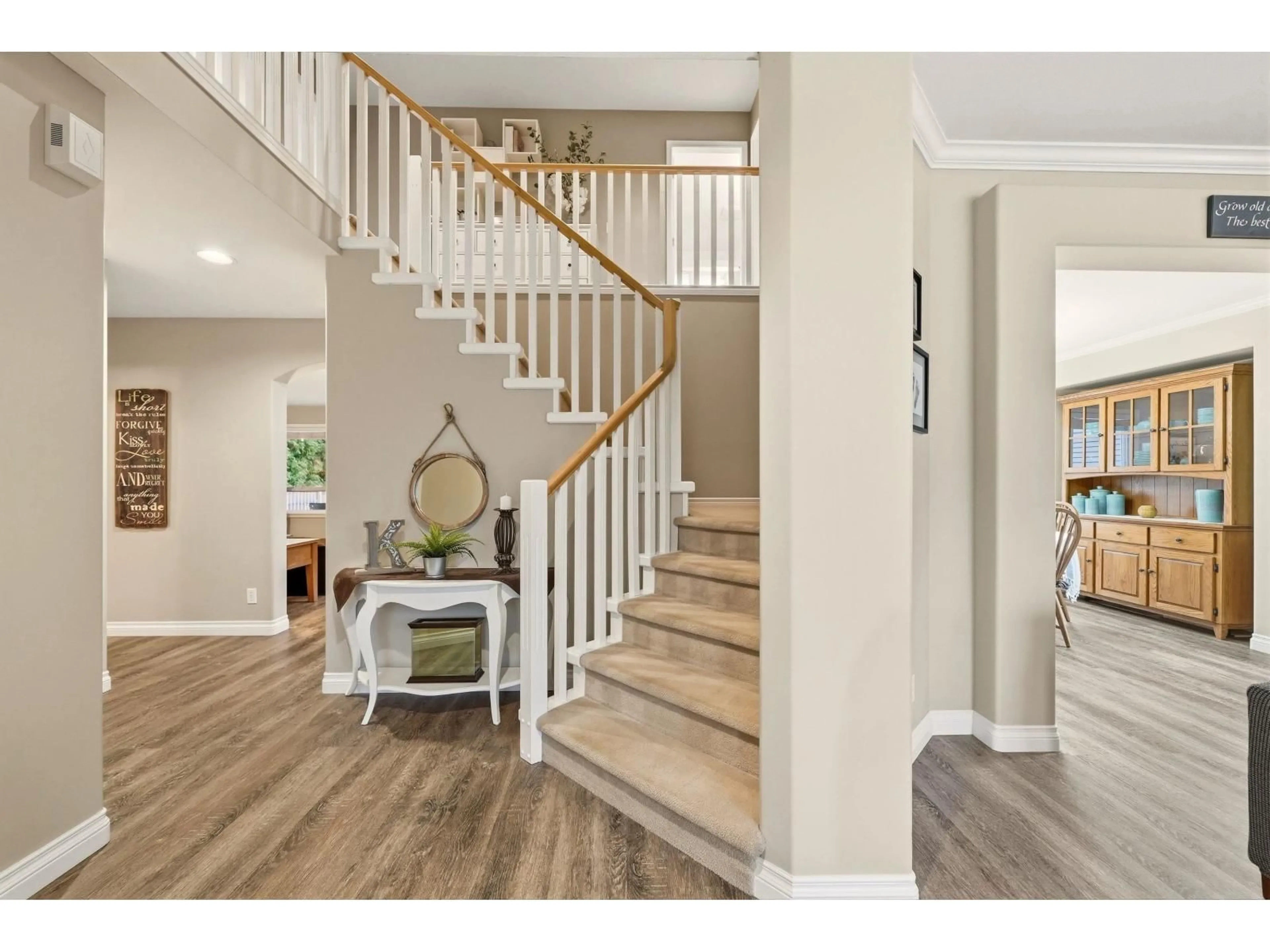 Indoor entryway for 17882 68 AVENUE, Surrey British Columbia V3S9E2