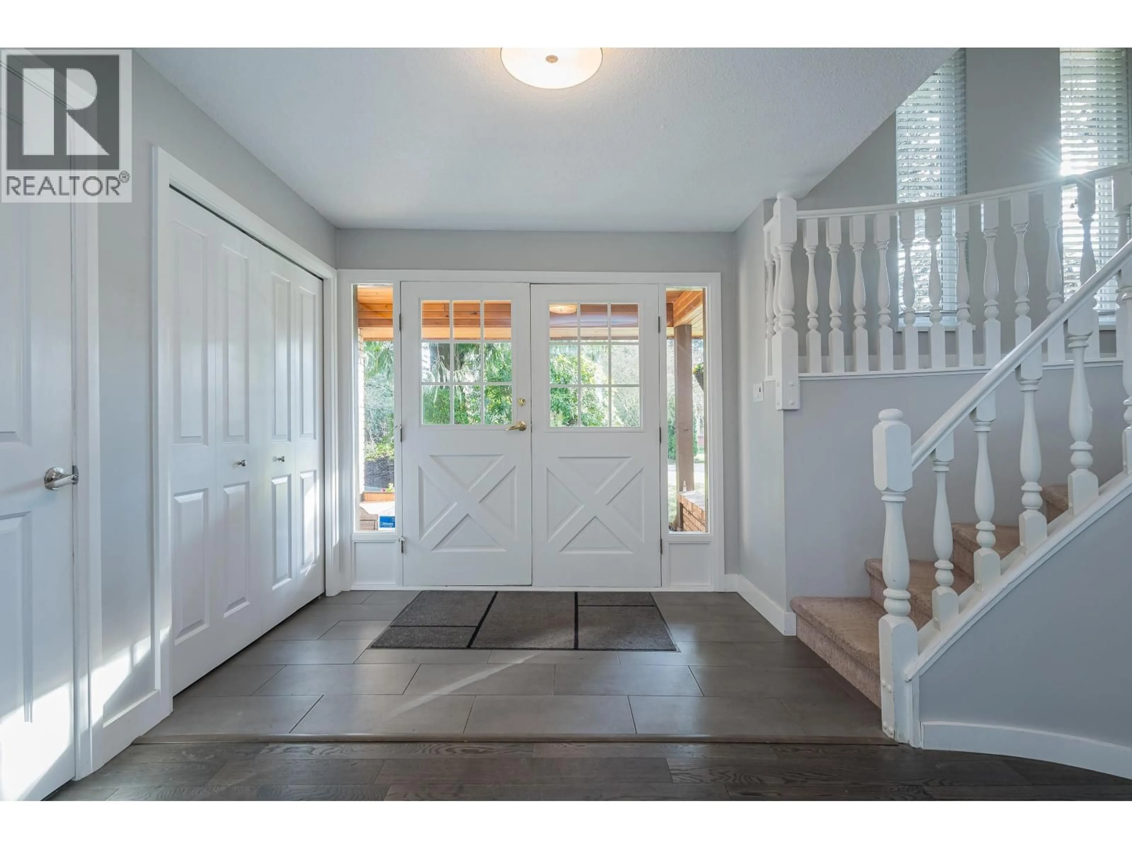 Indoor entryway for 5079 WALKER AVENUE, Delta British Columbia V4M1A8