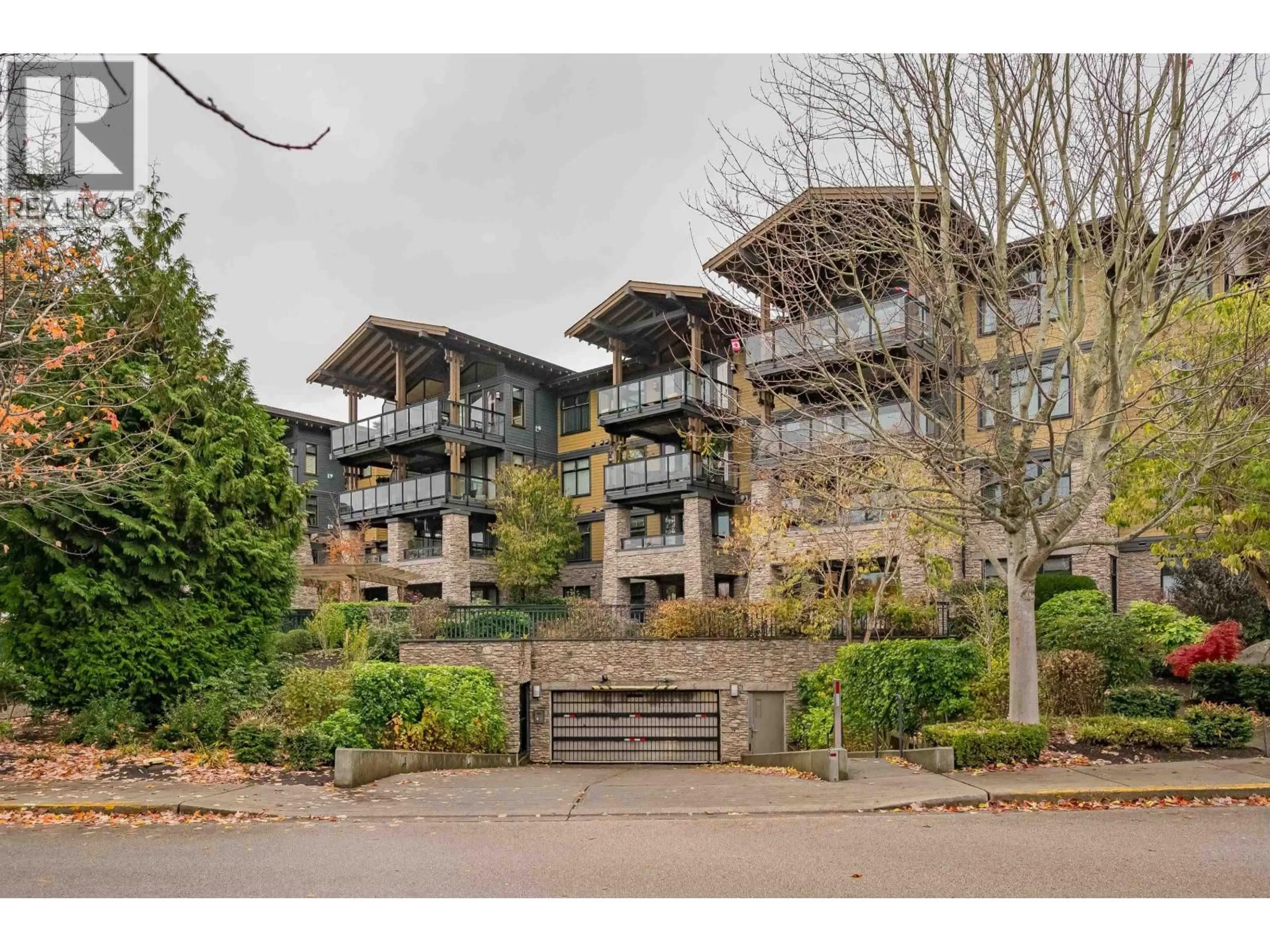 A pic from outside/outdoor area/front of a property/back of a property/a pic from drone, building for 101 - 5099 SPRINGS BOULEVARD, Tsawwassen British Columbia V4M0A2