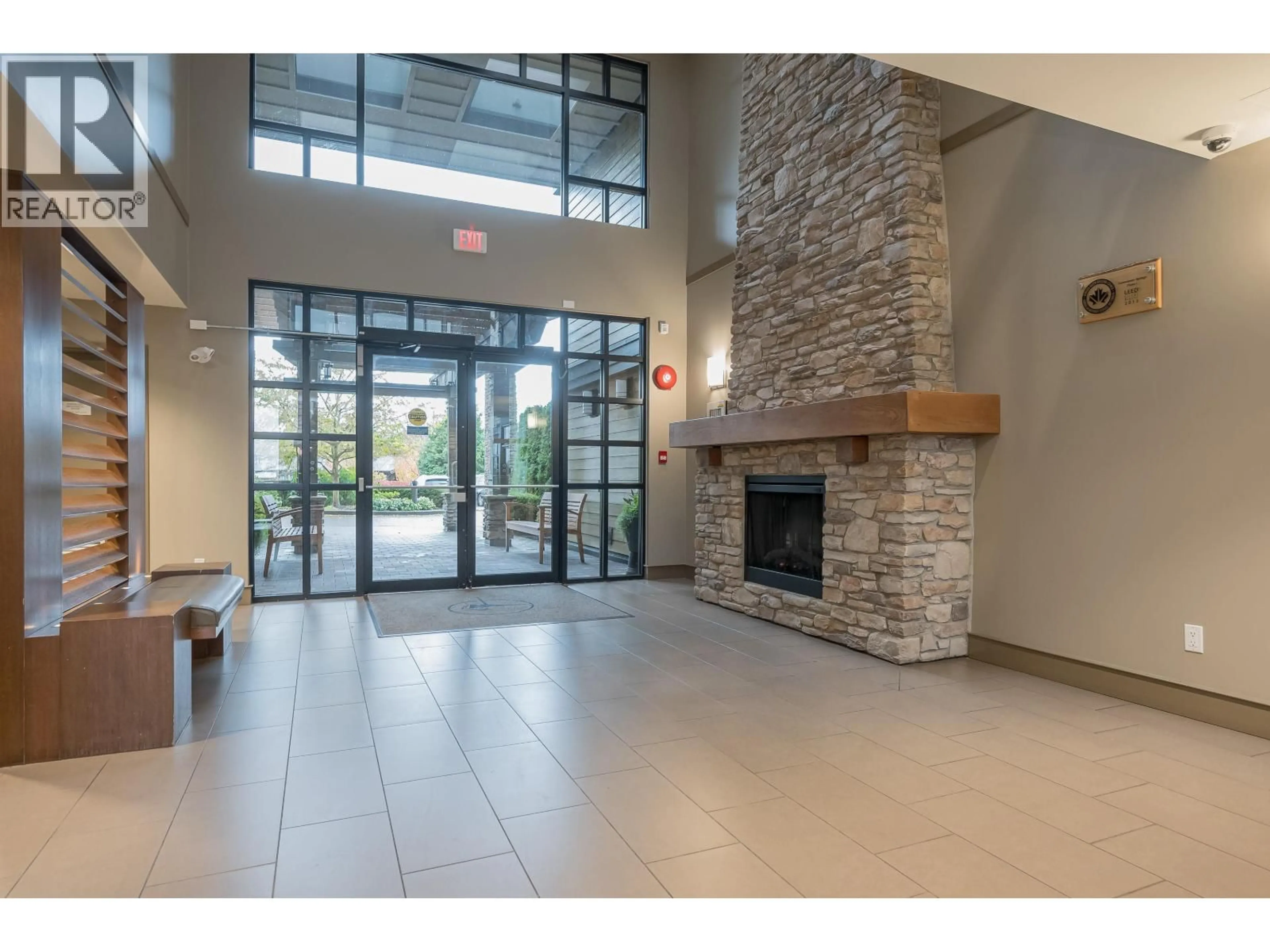 Indoor foyer for 101 - 5099 SPRINGS BOULEVARD, Tsawwassen British Columbia V4M0A2