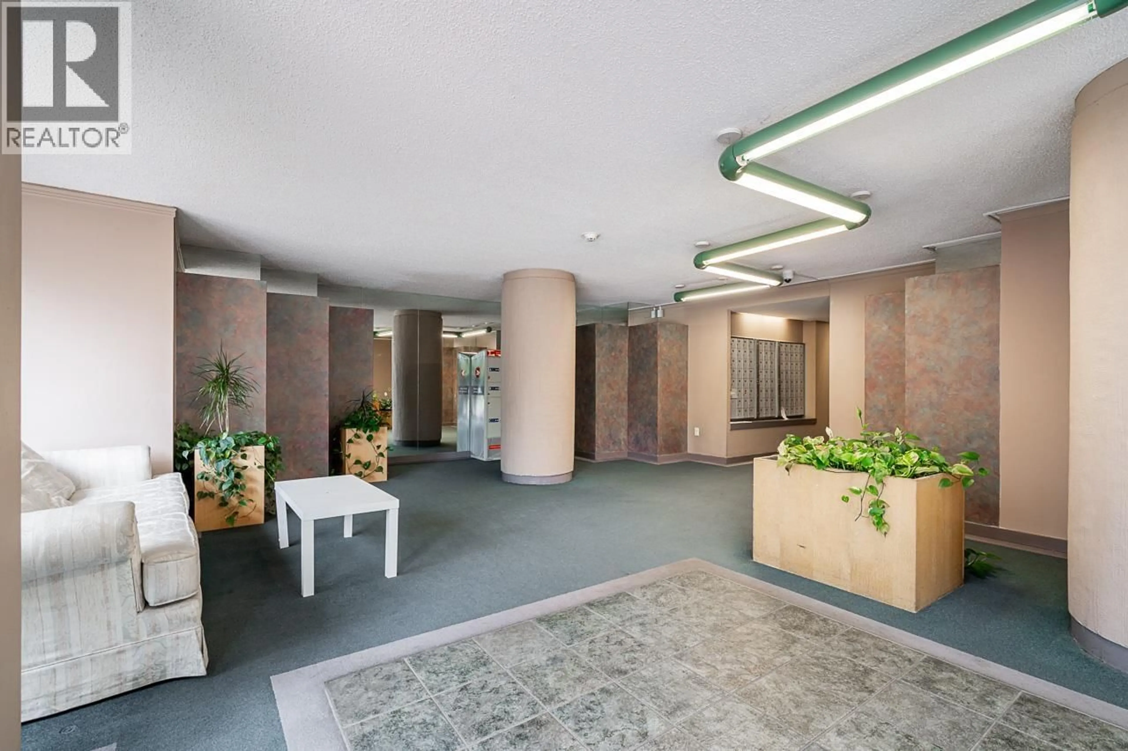 Lobby for 605 - 1026 QUEENS AVENUE, New Westminster British Columbia V3M6B2