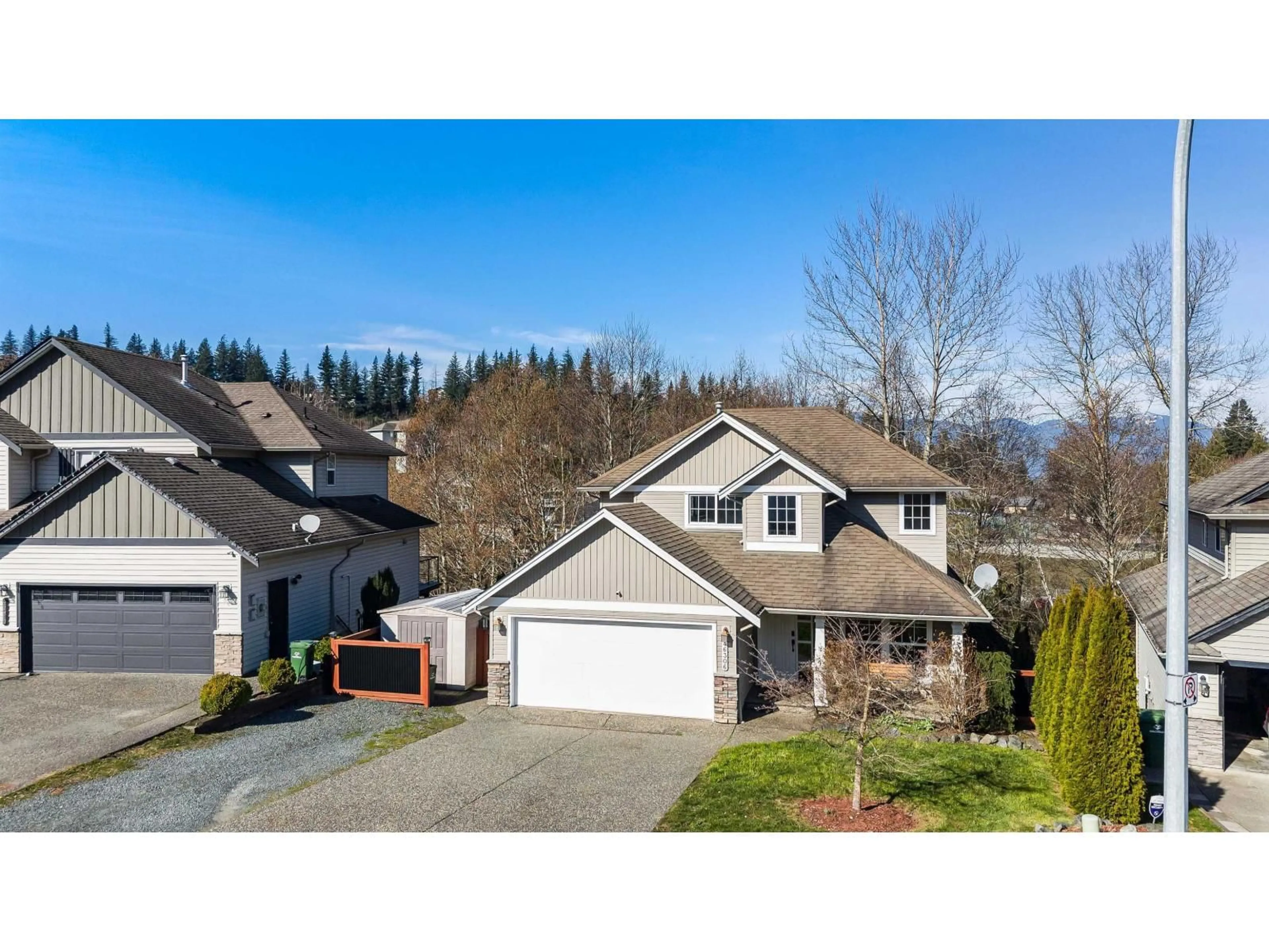 A pic from outside/outdoor area/front of a property/back of a property/a pic from drone, street for 46306 VALLEYVIEW ROAD, Chilliwack British Columbia V2R5R9