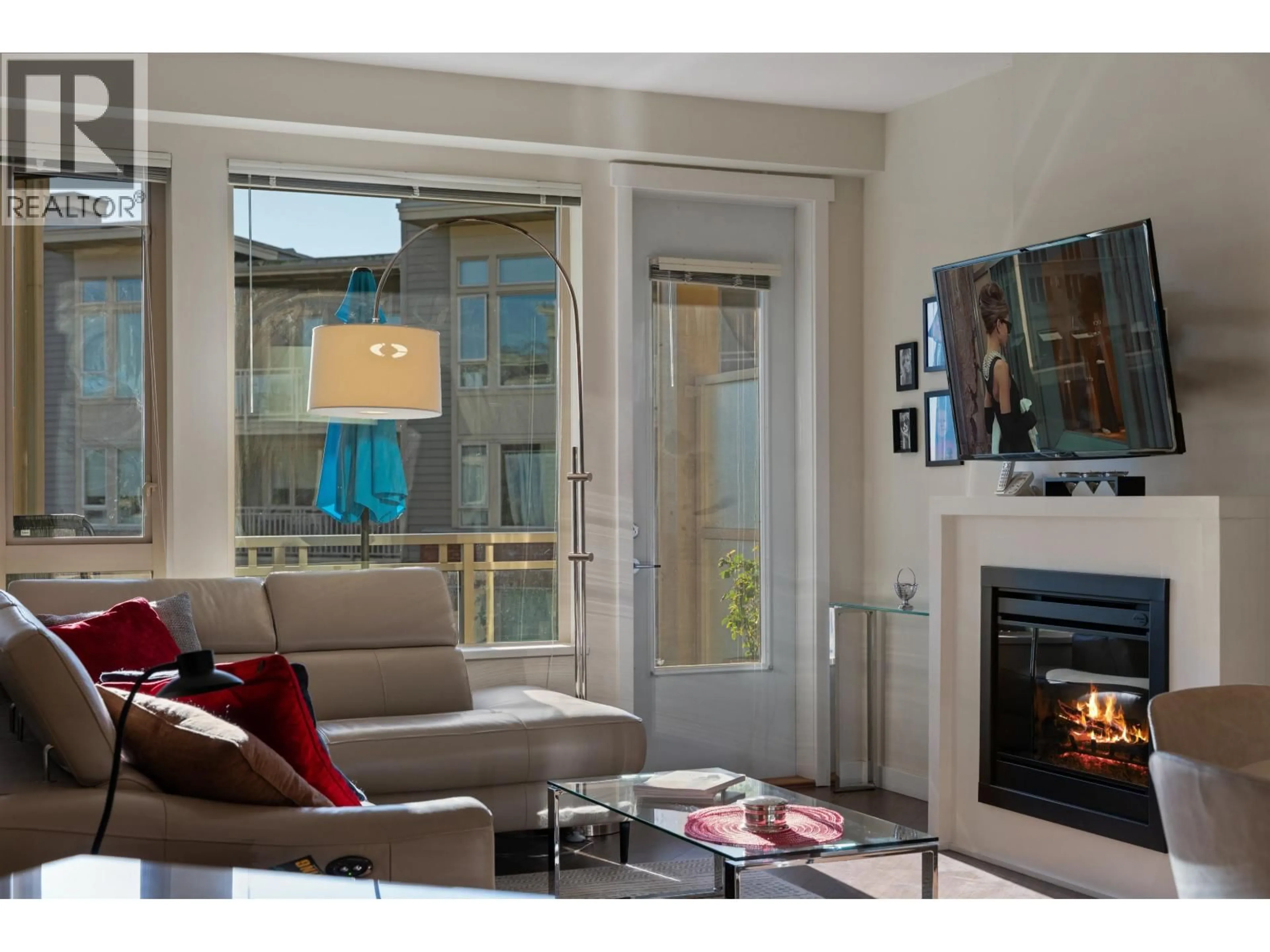 Living room with furniture, wood/laminate floor for 425 - 119 22ND STREET, North Vancouver British Columbia V7M0B4