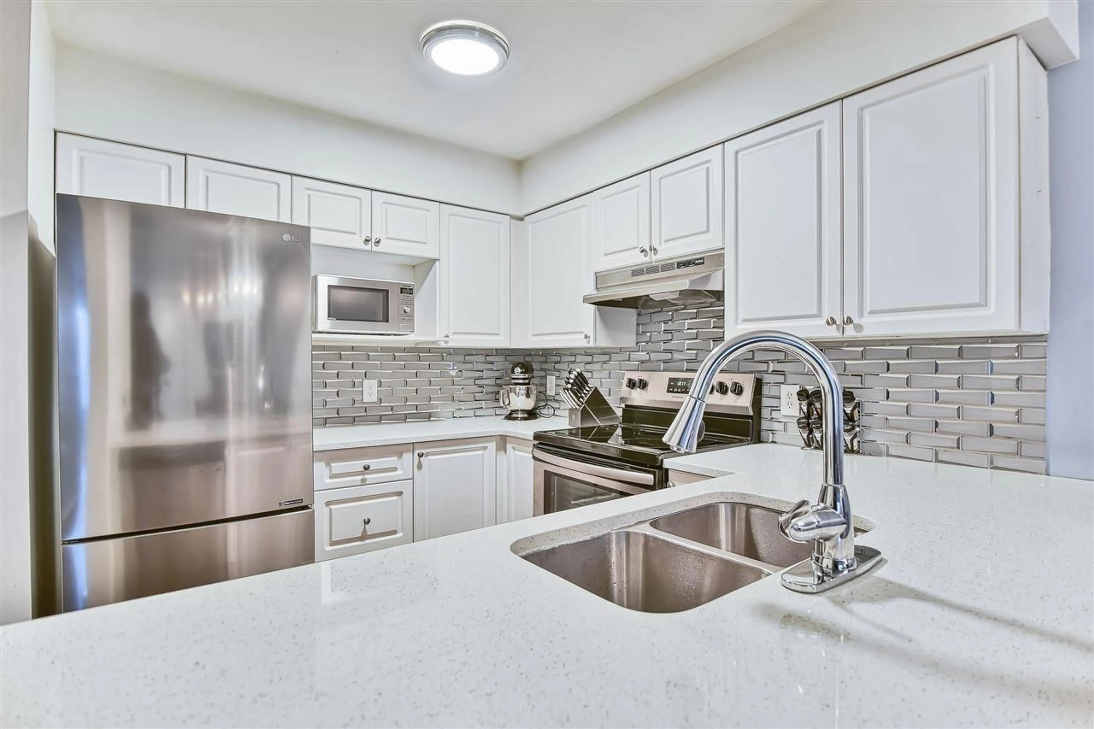 Unknown for 112 - 7505 138TH STREET, Surrey British Columbia V3W0W6