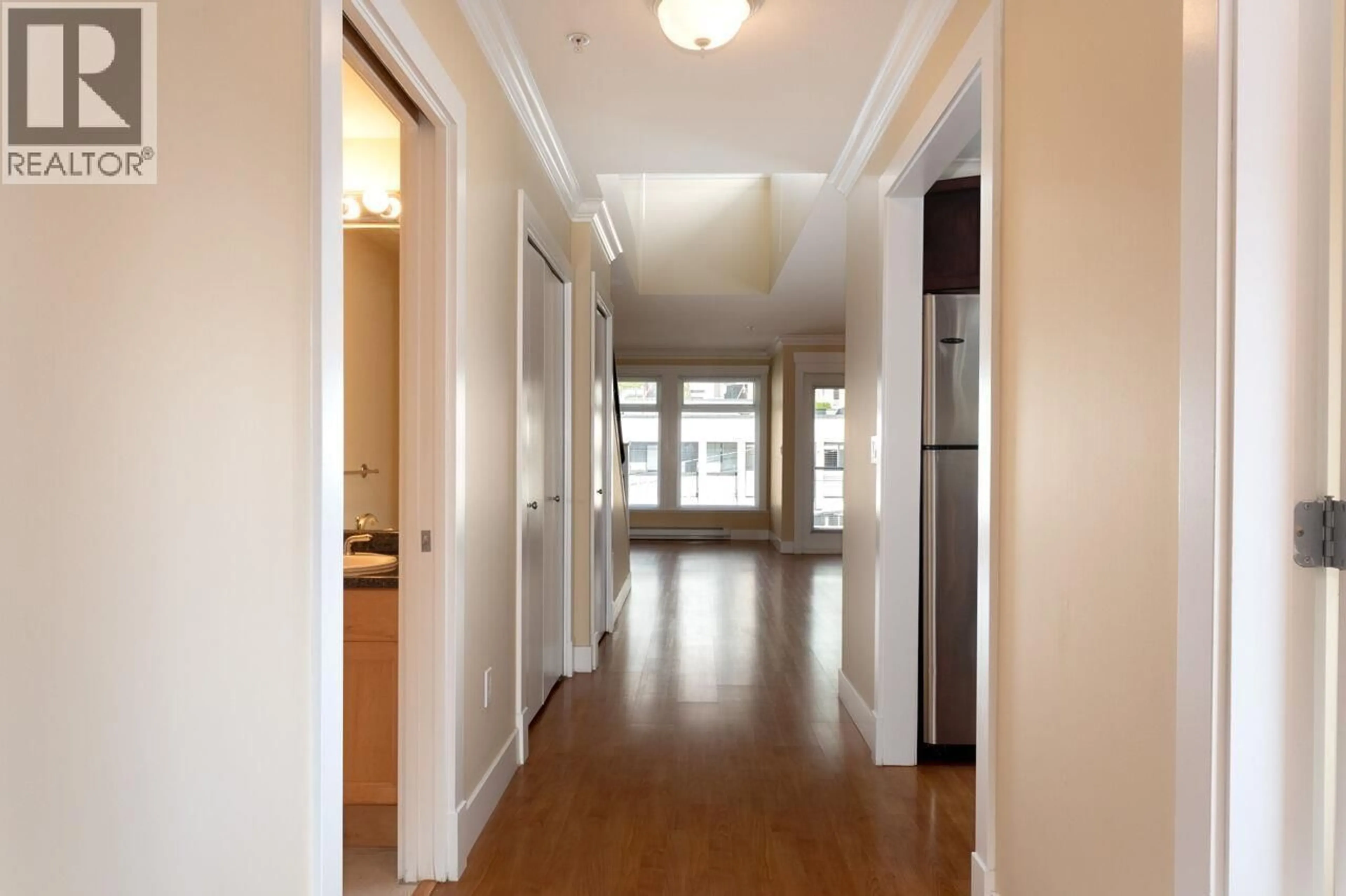 Indoor foyer for 304 - 152 12TH STREET, North Vancouver British Columbia V7L2J4