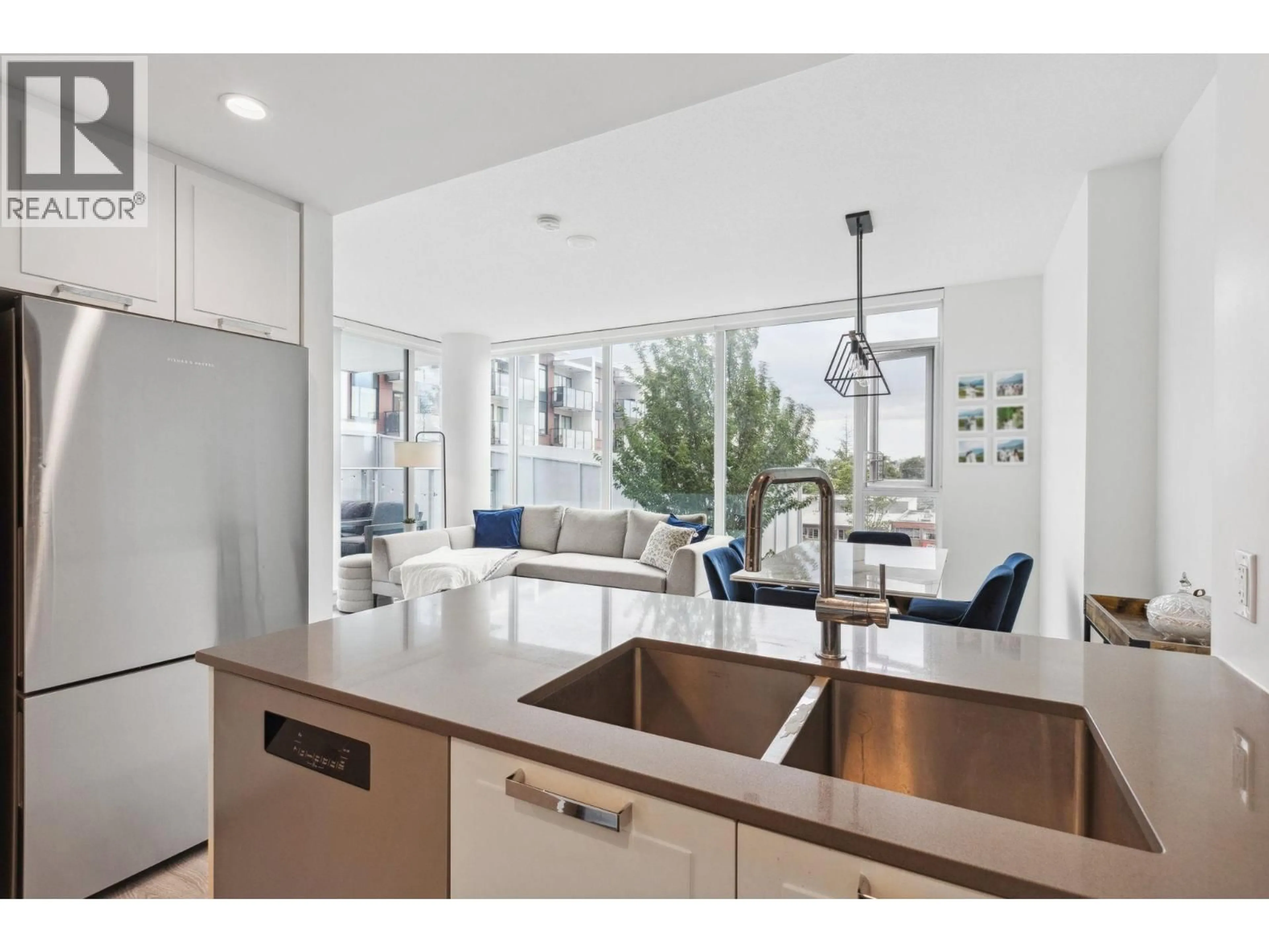 Open concept kitchen, ceramic/tile floor for 403 - 1471 HUNTER STREET, North Vancouver British Columbia V7J1H3