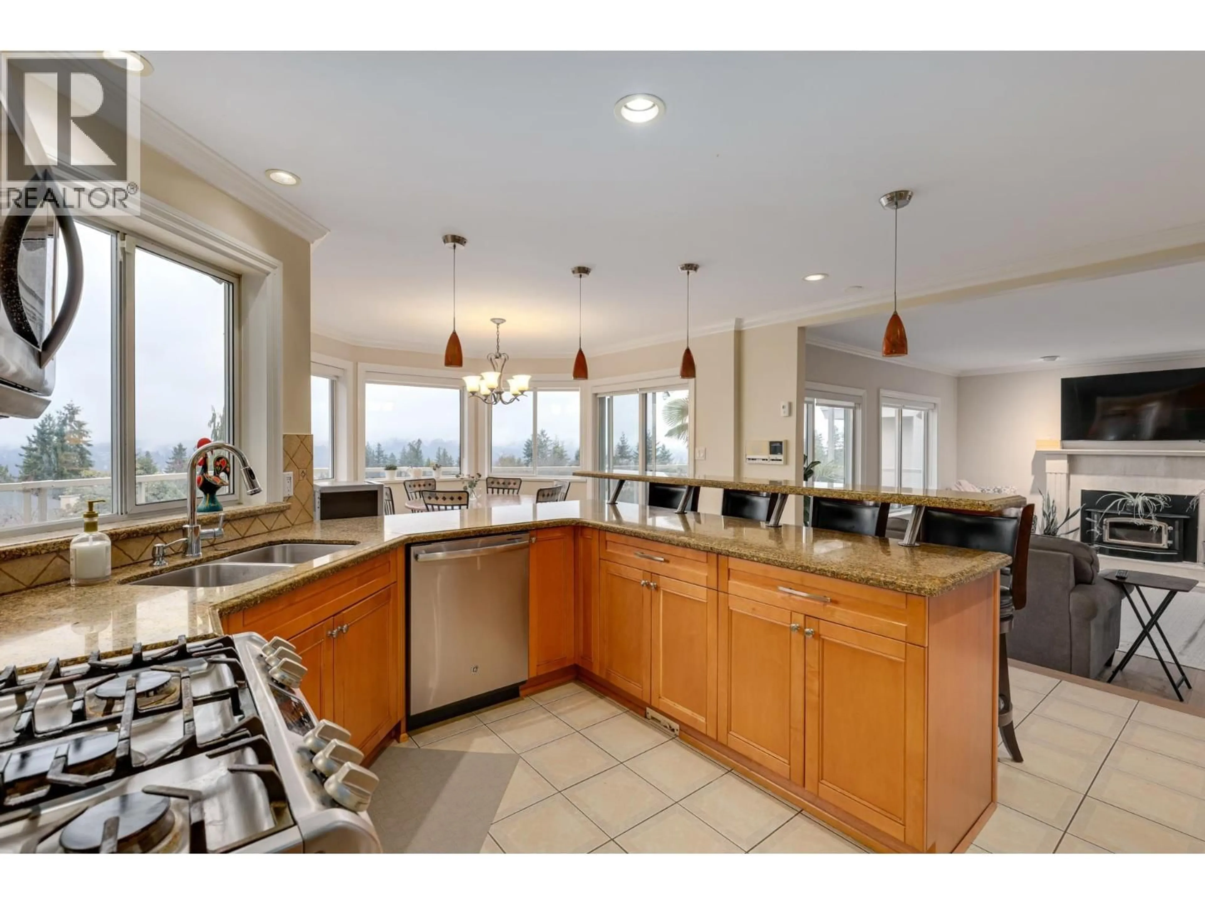 Open concept kitchen, ceramic/tile floor for 67 TIMBERCREST DRIVE, Port Moody British Columbia V3H4T1
