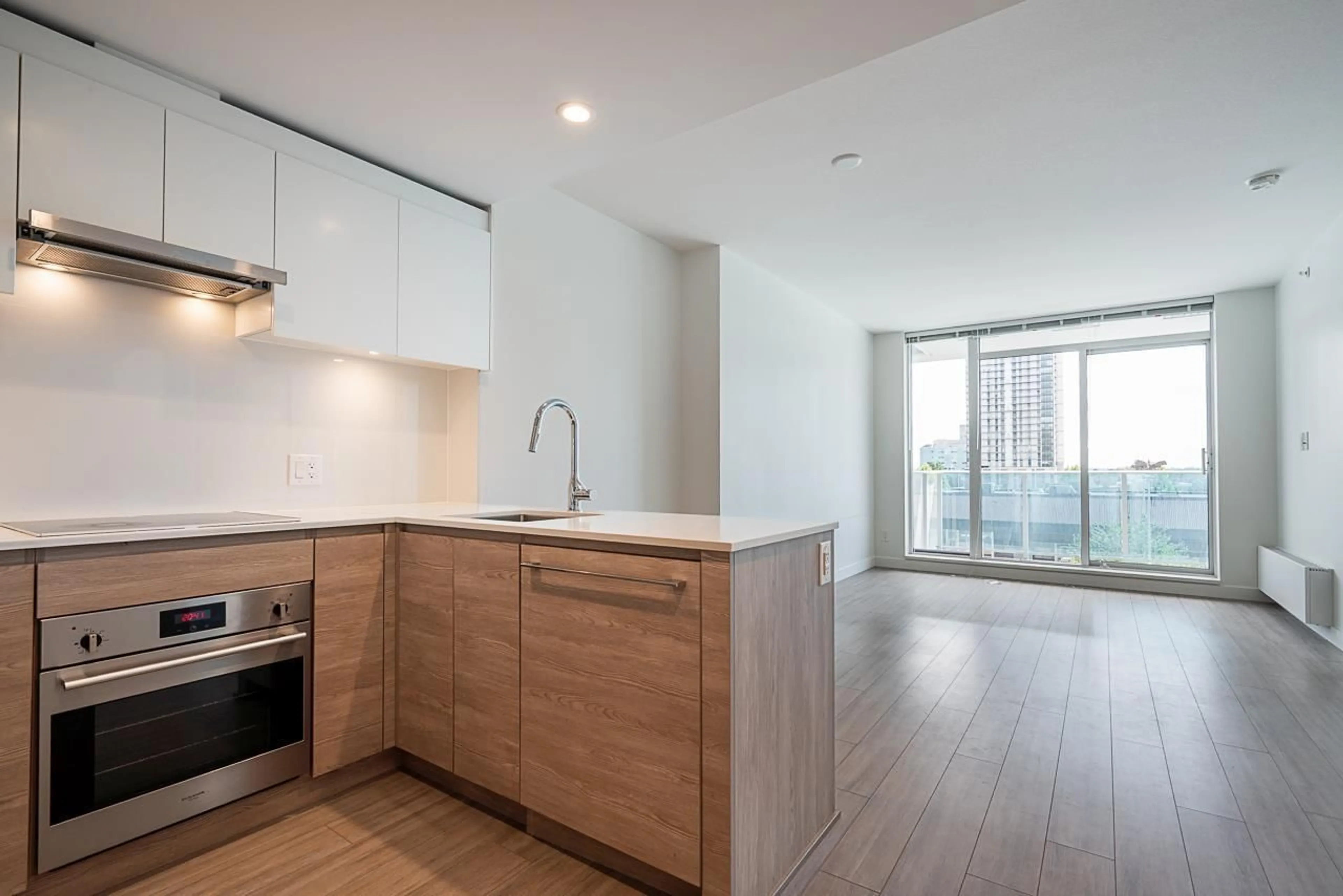 Standard kitchen, unknown for 302 - 13615 FRASER HIGHWAY, Surrey British Columbia V3T0P7