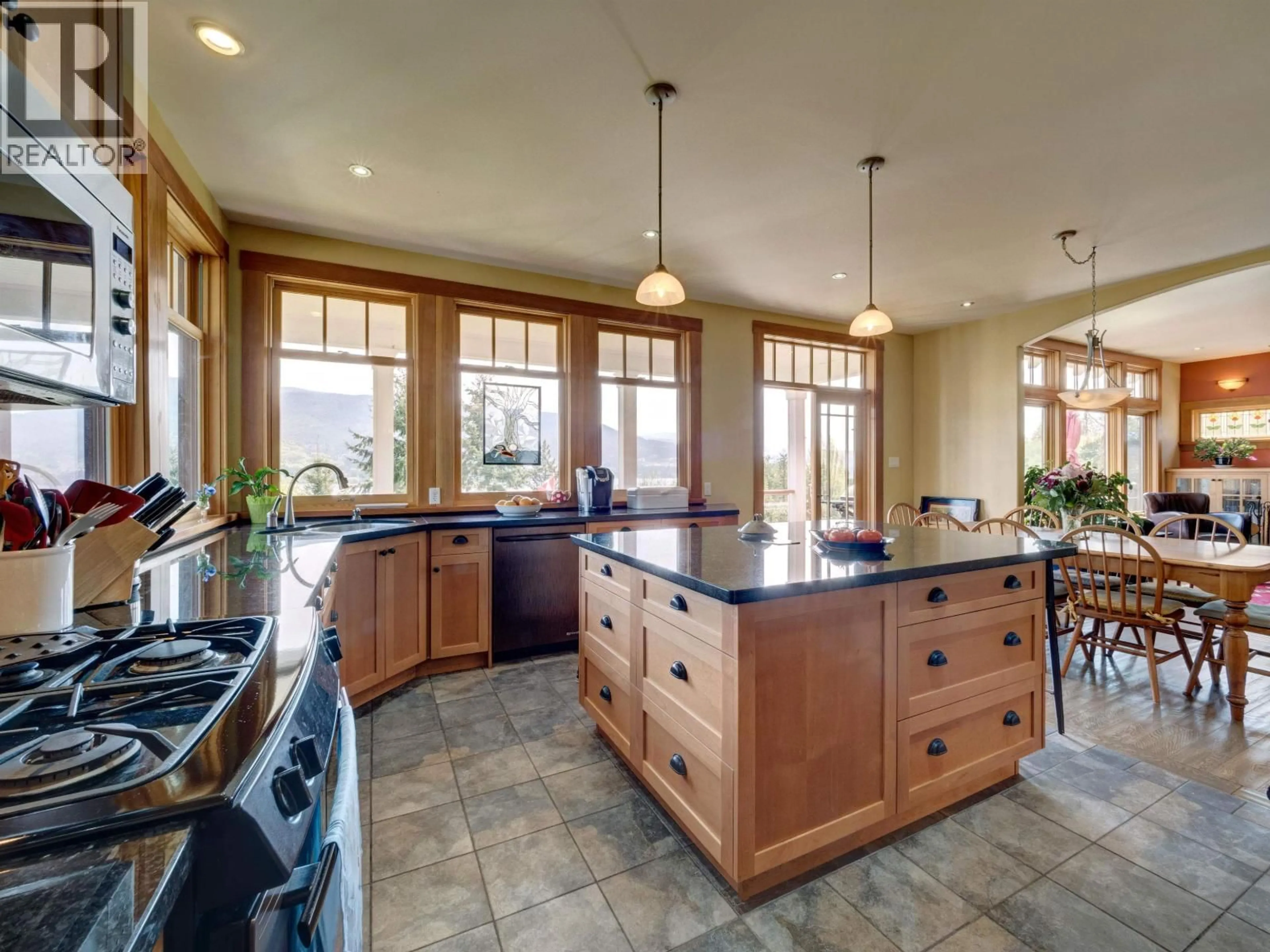 Open concept kitchen, ceramic/tile floor for 6373 GALE AVENUE, Sechelt British Columbia V7Z0P7