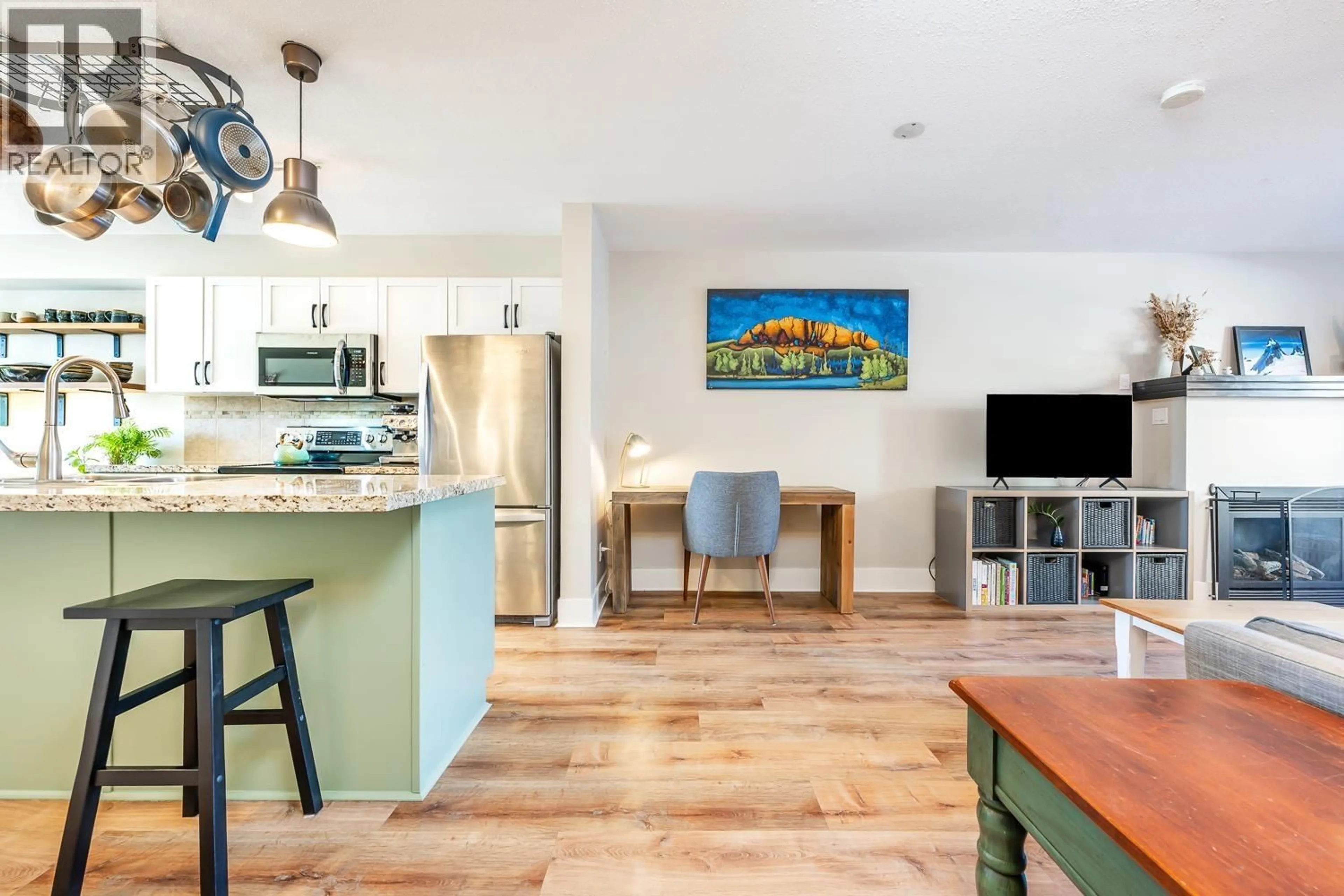 Open concept kitchen, unknown for 1198 VILLAGE GREEN WAY, Squamish British Columbia V8B0N5