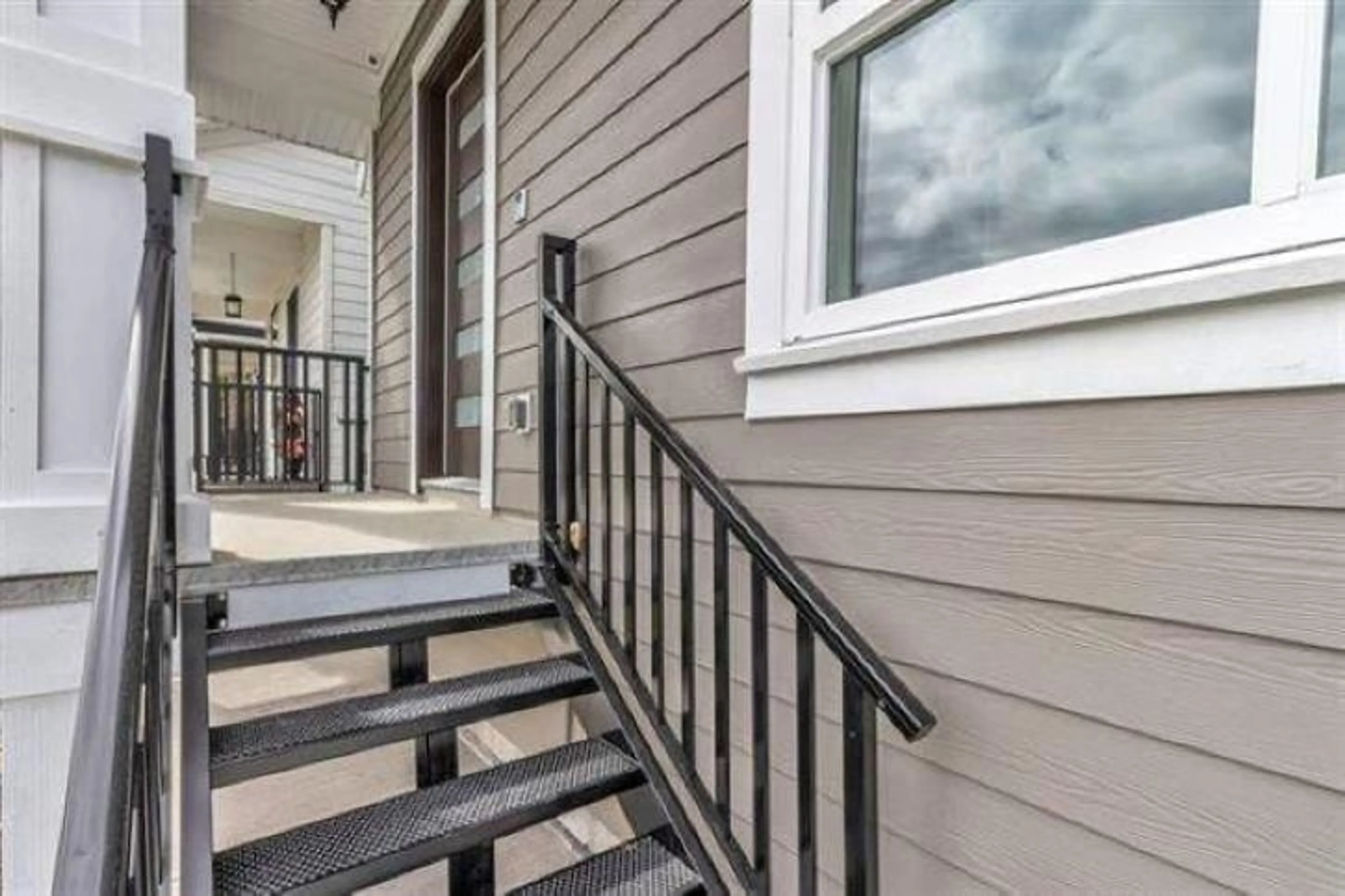 Stairs for 19415 70 AVENUE, Surrey British Columbia V4N1N2