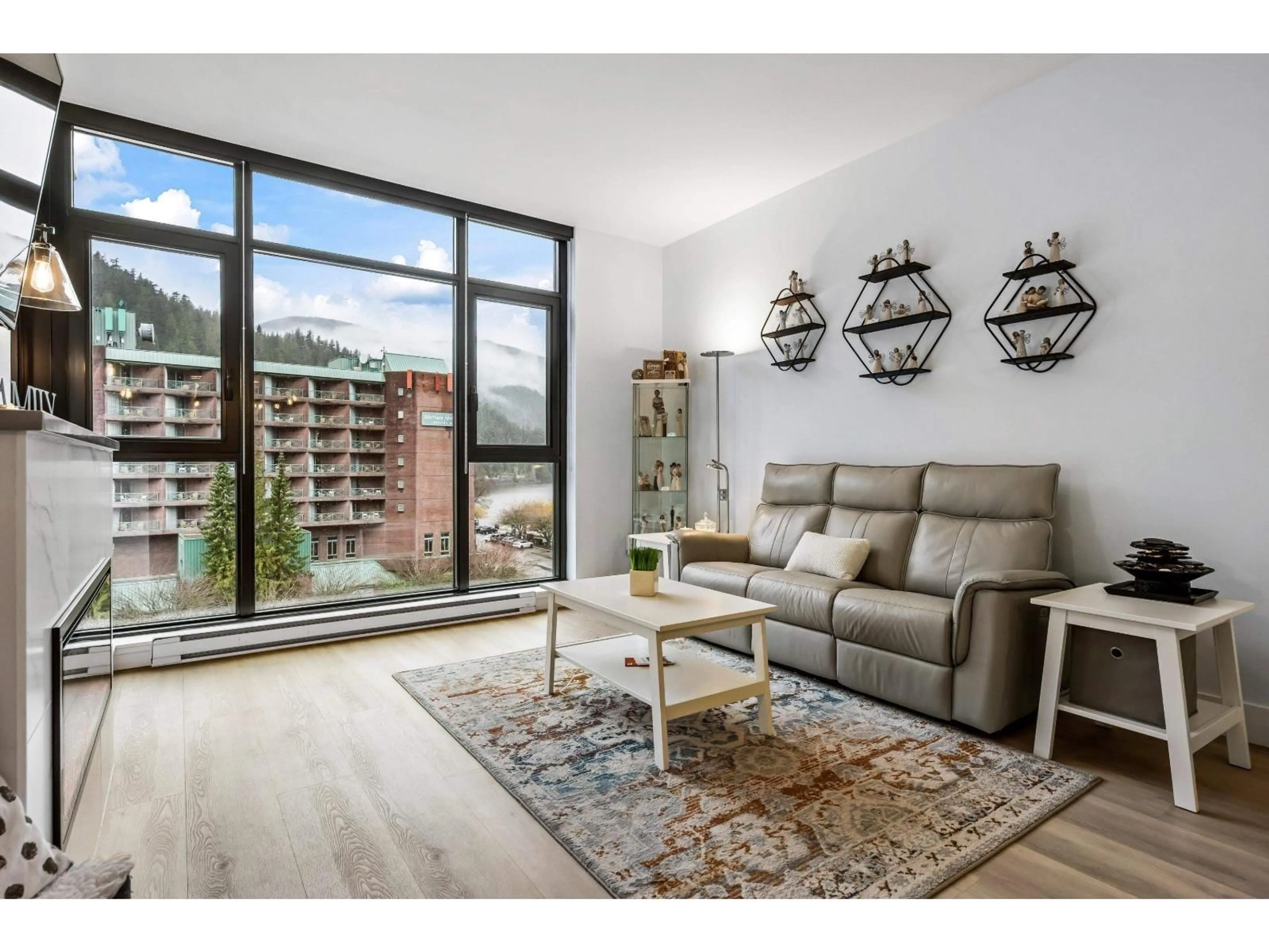 Living room with furniture, unknown for 608 - 120 ESPLANADE AVENUE, Harrison Hot Springs British Columbia V0M1K0